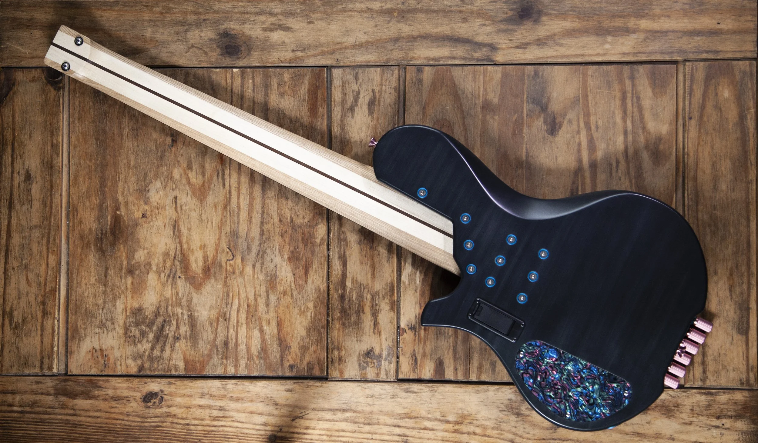 Island Instruments - Beanstock Bass - 2.jpg