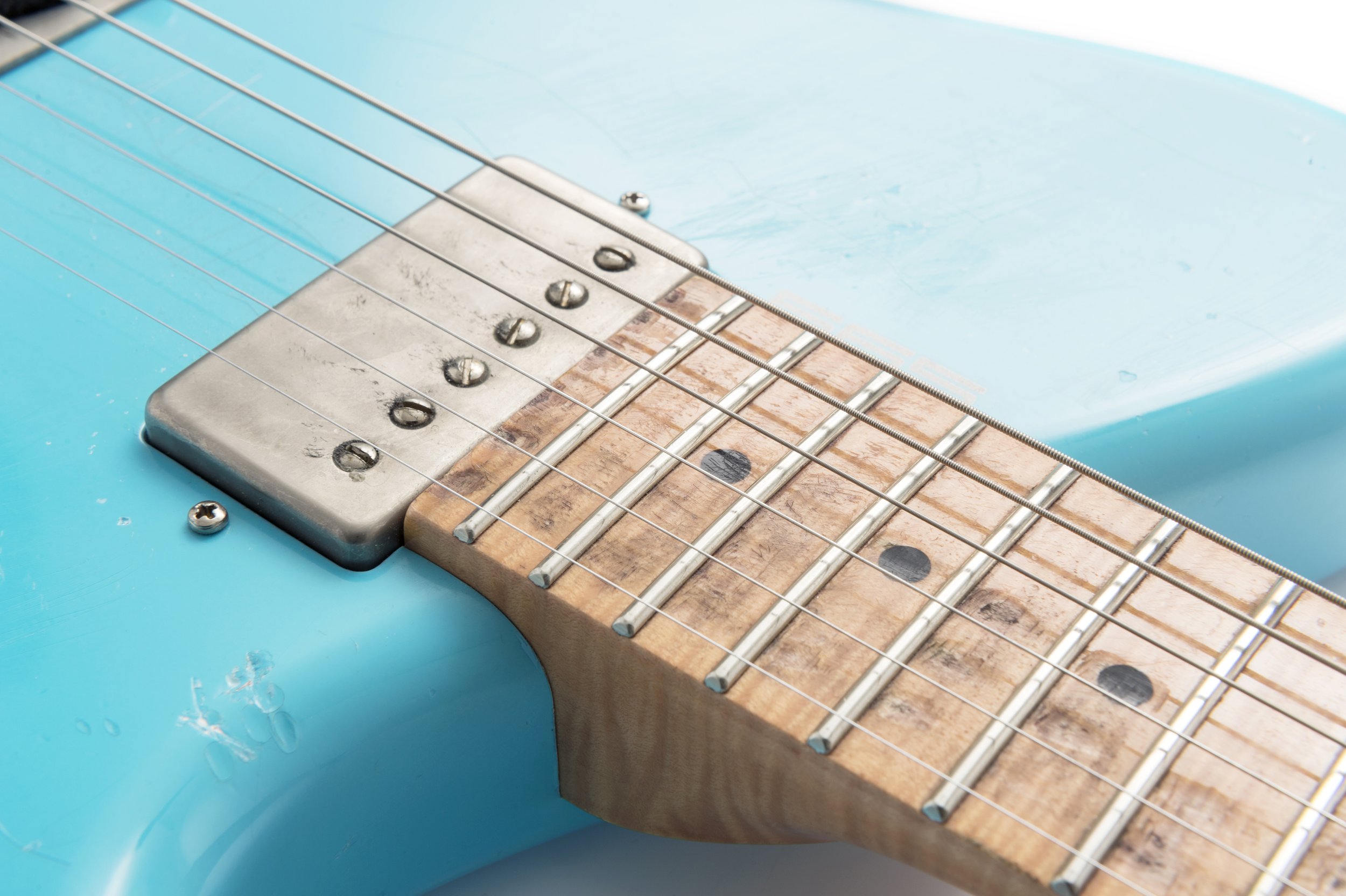 Tausch-Guitars-665-Raw-Teal-Closeup.jpg
