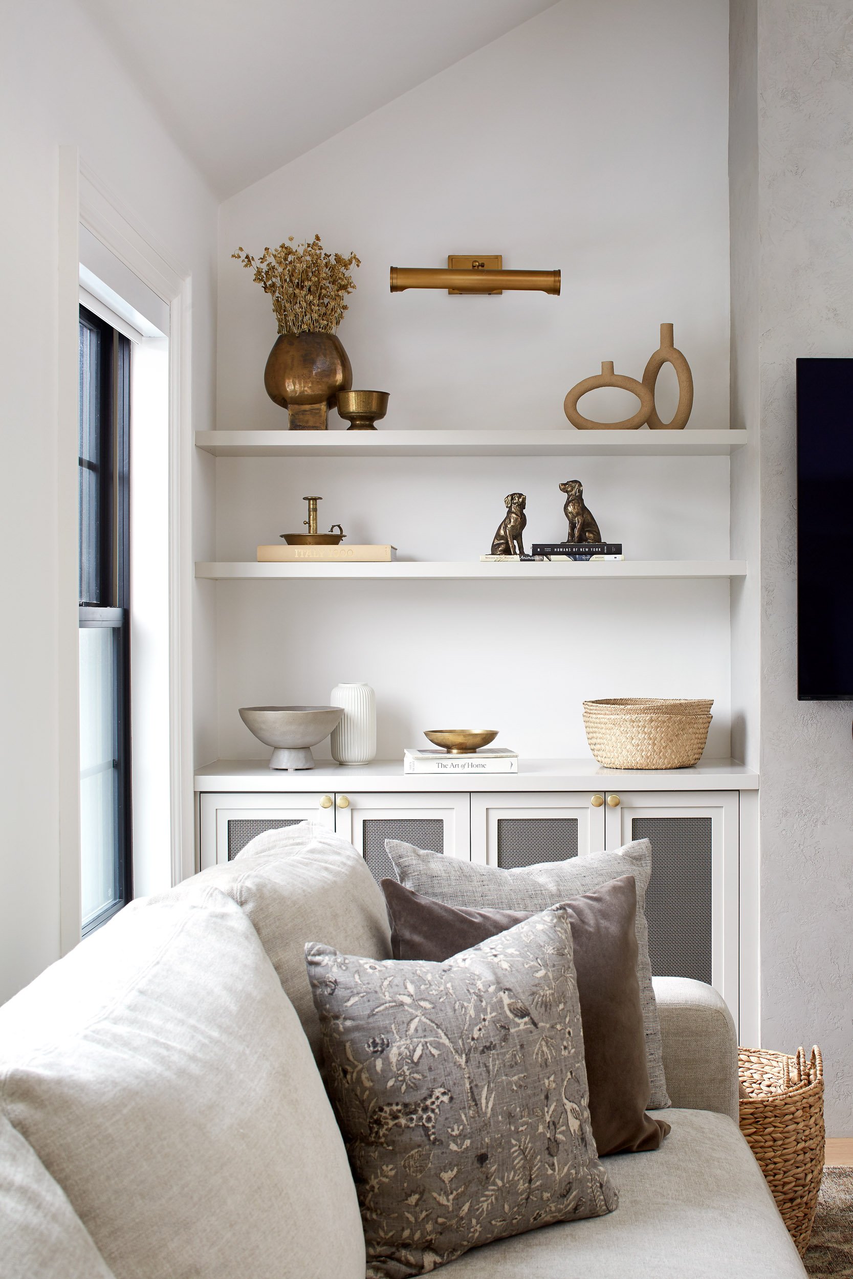 Copy of UpperLivingRoom-02.jpg