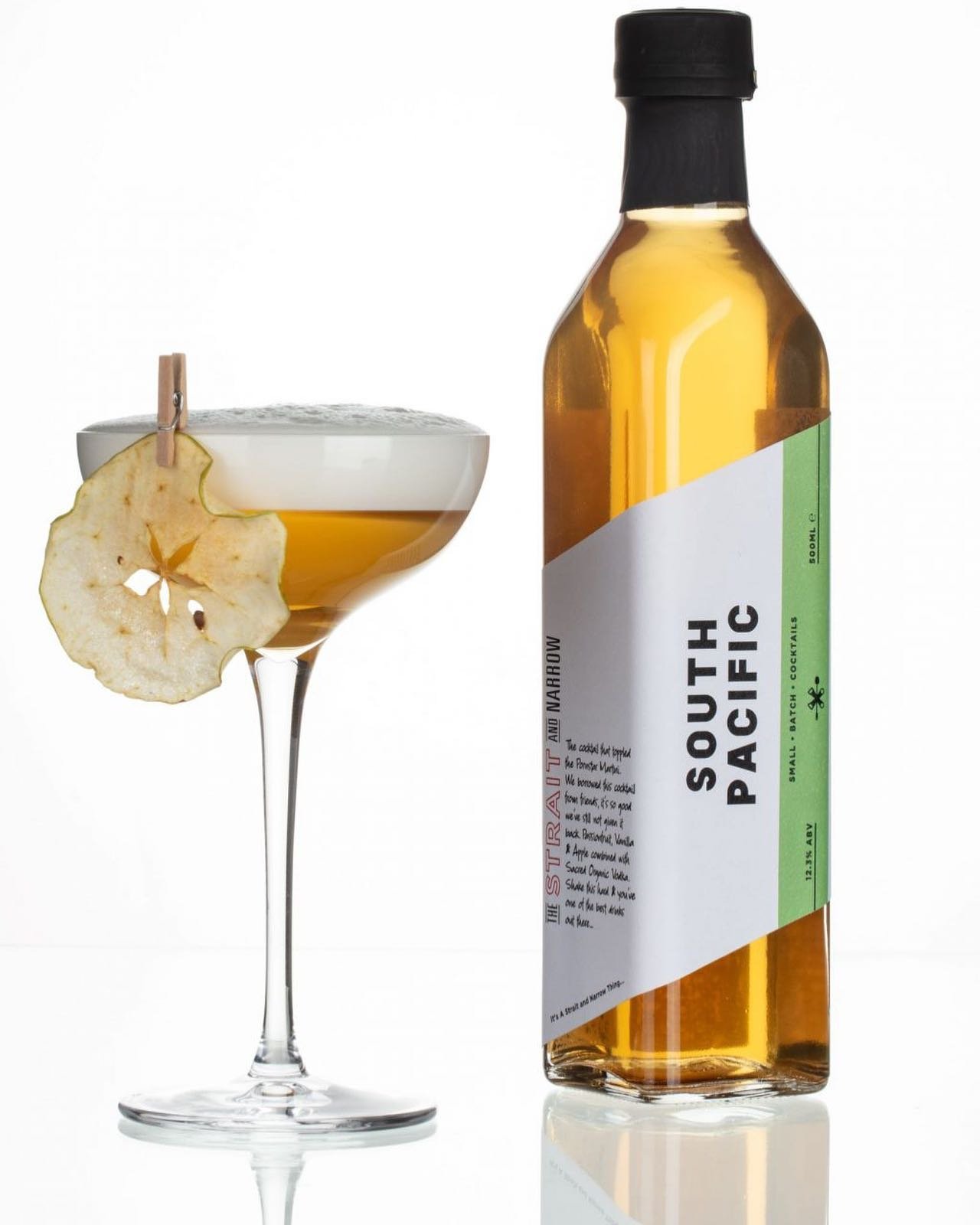 South Pacific pre batched bottled cocktail made by @straitcrates at @straitandnarro. Made using Foamee for a beautiful, creamy and long lasting foam. 100% Vegan AND Gluten Free.

#foamee #foameeuk #foameecocktails #cocktail
#cocktails #vegancocktails