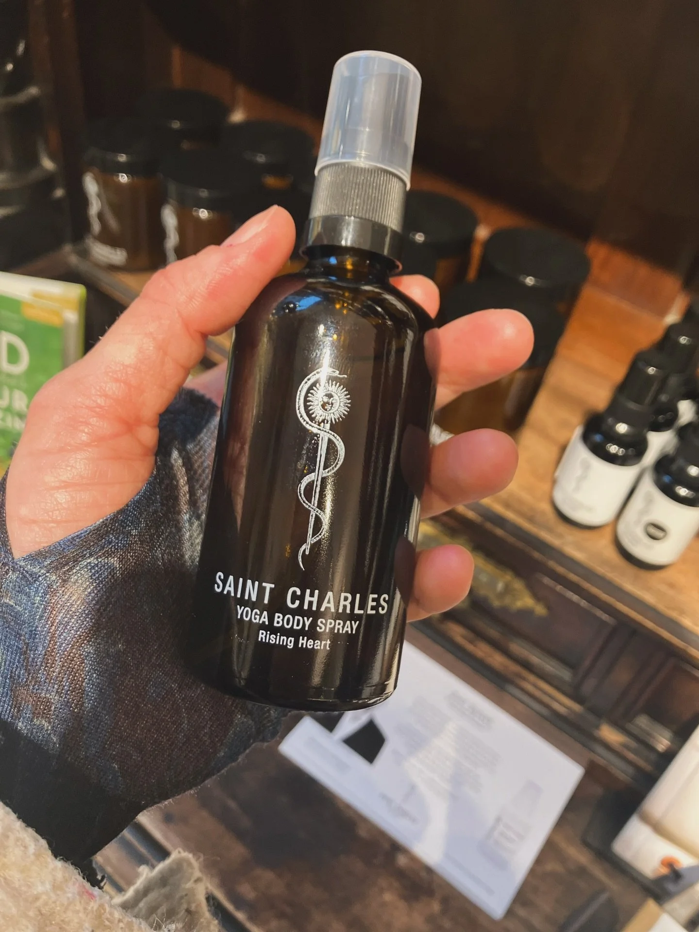 ✨ Goodie-Partner 2026 ✨

Ich freue mich riesig, euch meinen ersten Goodie-Partner f&uuml;r meine 2026-Retreats vorzustellen: @saint.charles 🤍

Seit 1866 steht Saint Charles f&uuml;r gelebte Nachhaltigkeit, tiefgehende Rituale &amp; hochwertige Natur