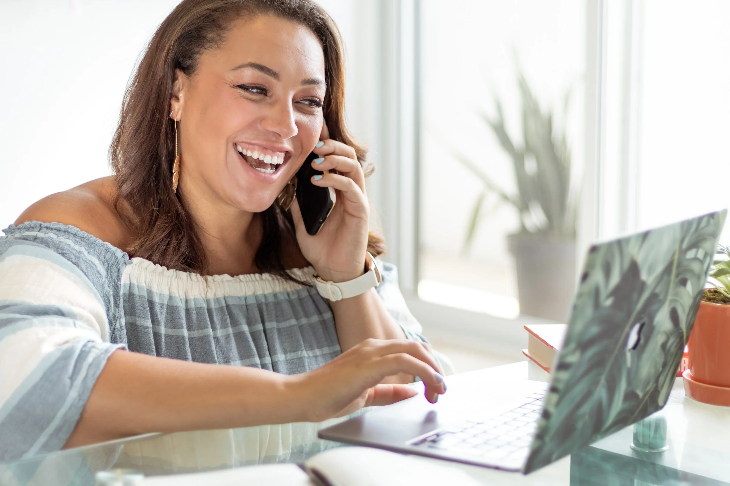 lauren burchell phone call laptop