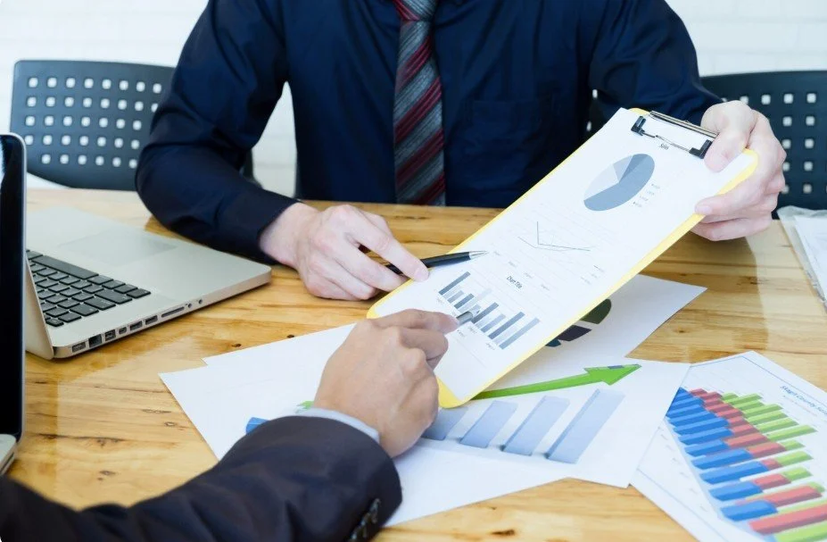 How Key Employees and Client Contracts Drive Value in Commercial Services