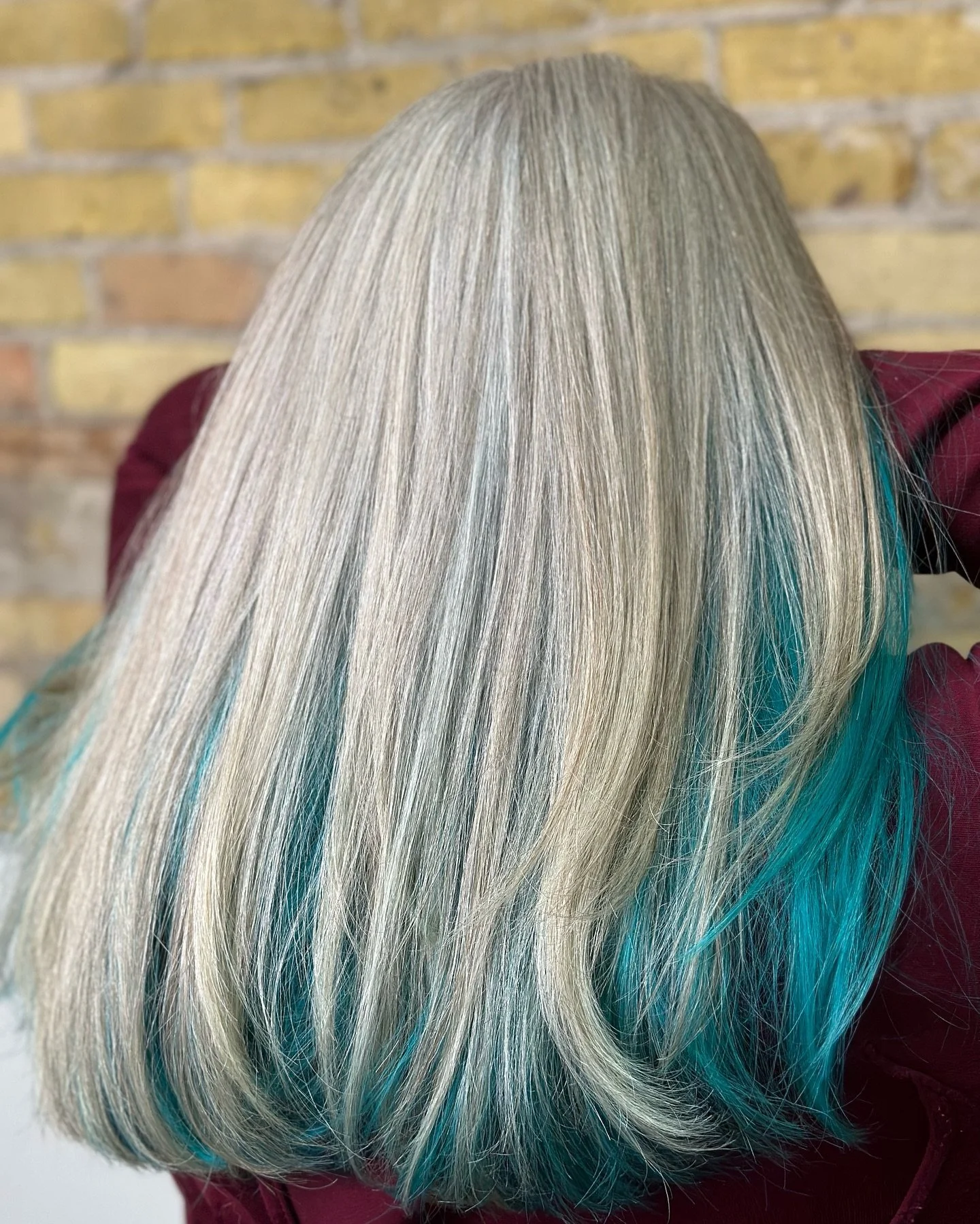 Peek-a-blueee! 

___
#randcobleu #randco #k18 #pulpriot #northminneapolis #northmpls #twincitieshair #twincities #minneapolishair #mplshair #minneapolis #mpls #blue #bluehair