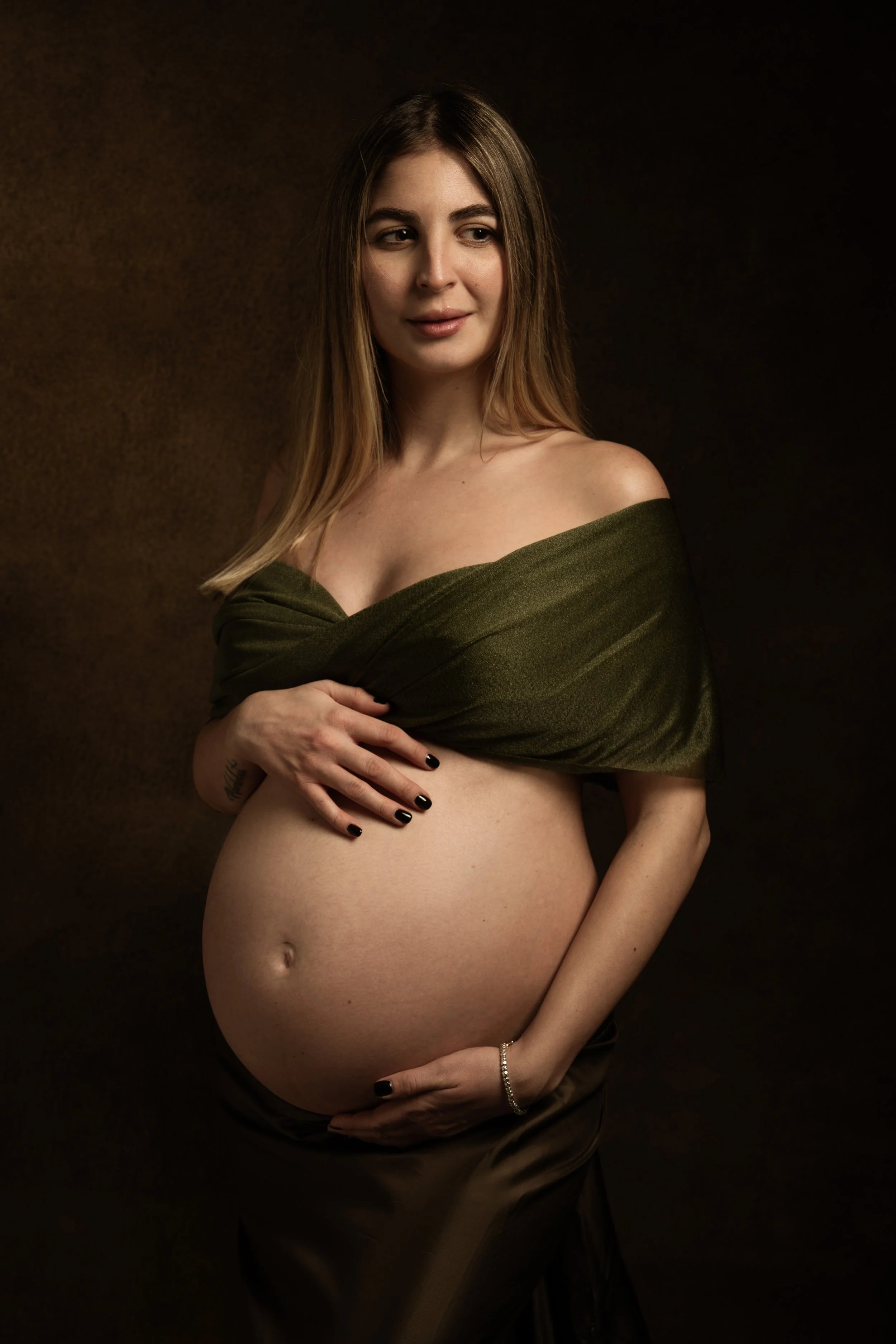 fotografia maternity avellino, ritratto di donna in gravidanza