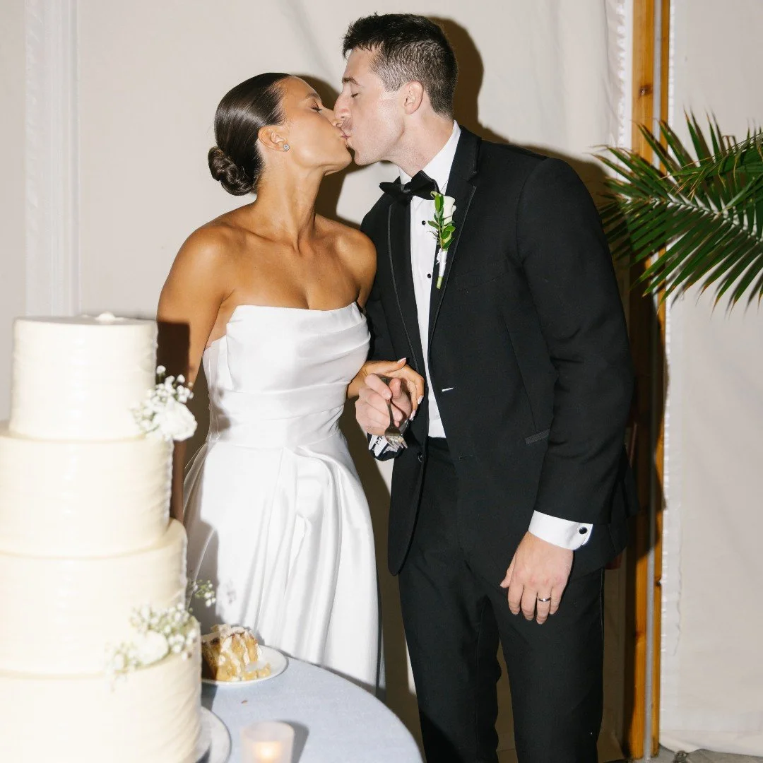 A moment for the cake, a moment for the slices, and a moment for the newlyweds.

📸: @movemountainsco 

#woodenpin #woodenpinbakingco #thebohlin #newportri #newportweddings