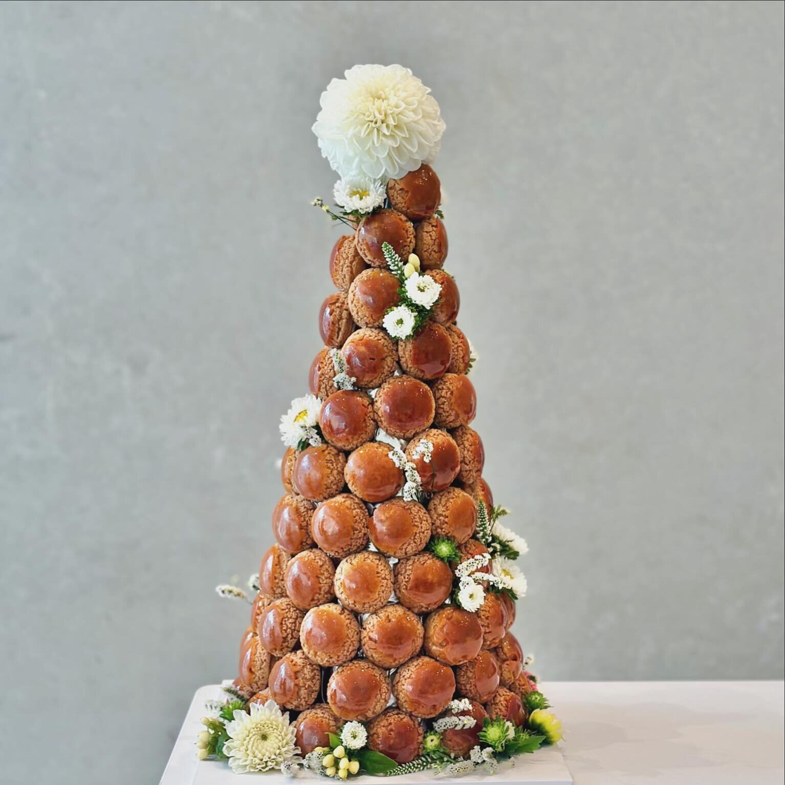 A Classic Perfected from our boutique for your special day.

A unique way to share the love with this bespoke croquembouche.

Gluten free available.

#christchurchnz #otautahi #canterburynz #bespokecakes  #bespokedesserts #pastrylife #pastrychef #foo