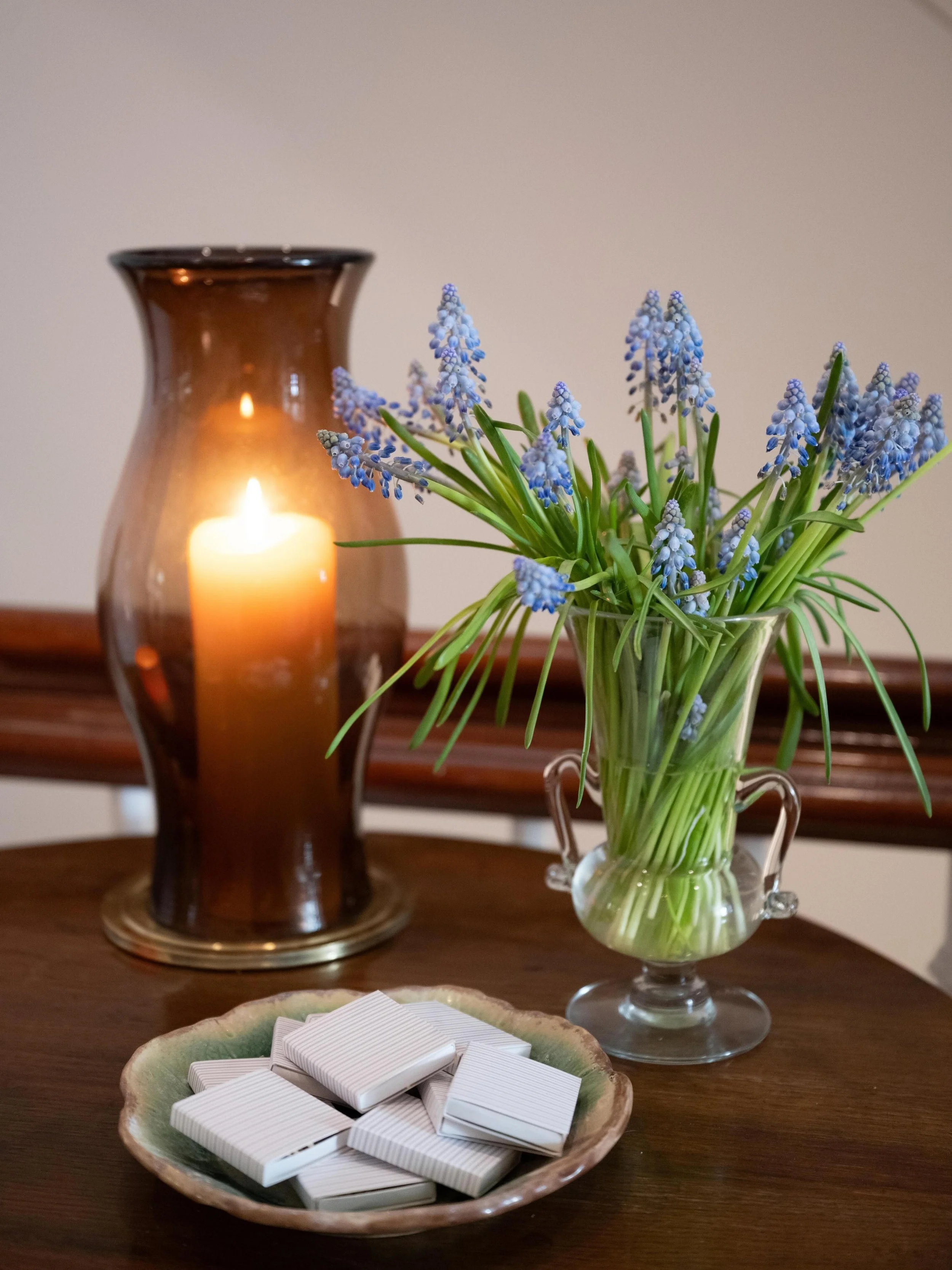 Amethyst for spring, and every season after!⁠
⁠
Paired perfectly with our brass pillar base.⁠
⁠
Florals by @studioimbue. 

#eands