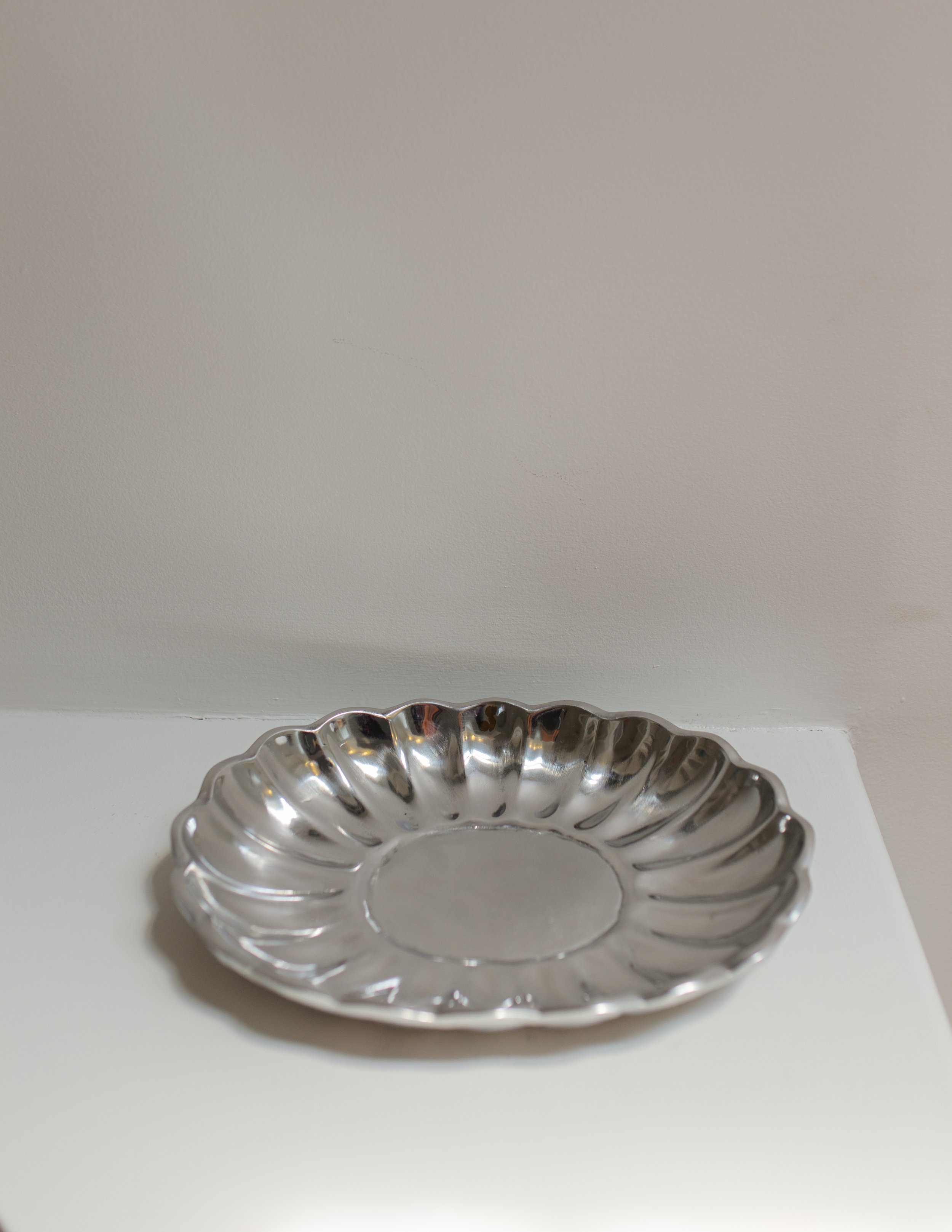Solid Aluminum Metal Scalloped Tray