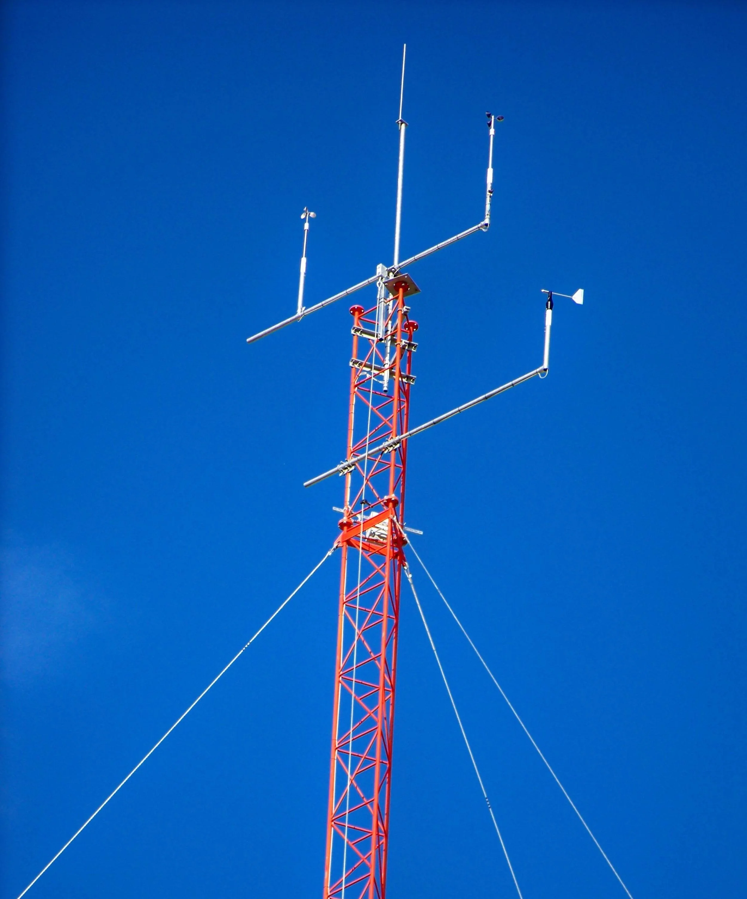 Guyed tower.jpg