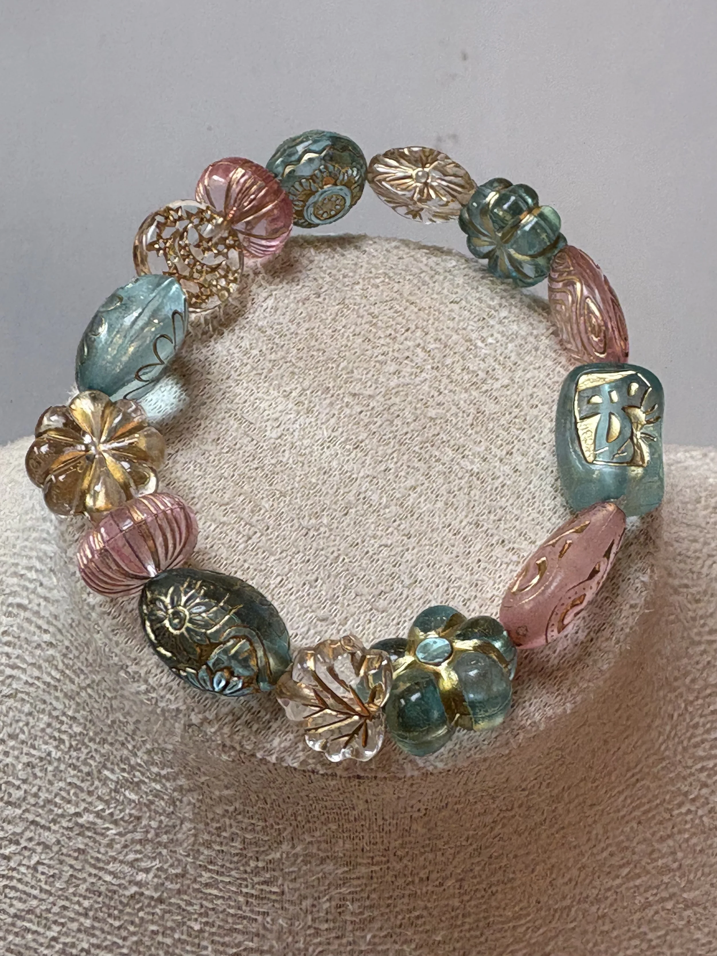 Enchanting Acrylic Bead Bracelet