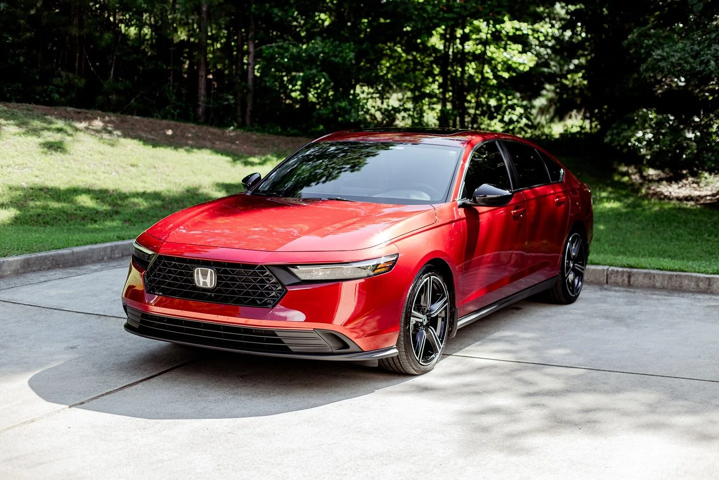 This stunning Red &lsquo;25 Honda Accord came in for ceramic coating, even the wheels and glass got some love. All protected and shining like new!

#Sugarhillautosalon #gwinettecounty #gwinnett #exploregwinnett #mallofgeorgia #atlanta #atlantadetaili