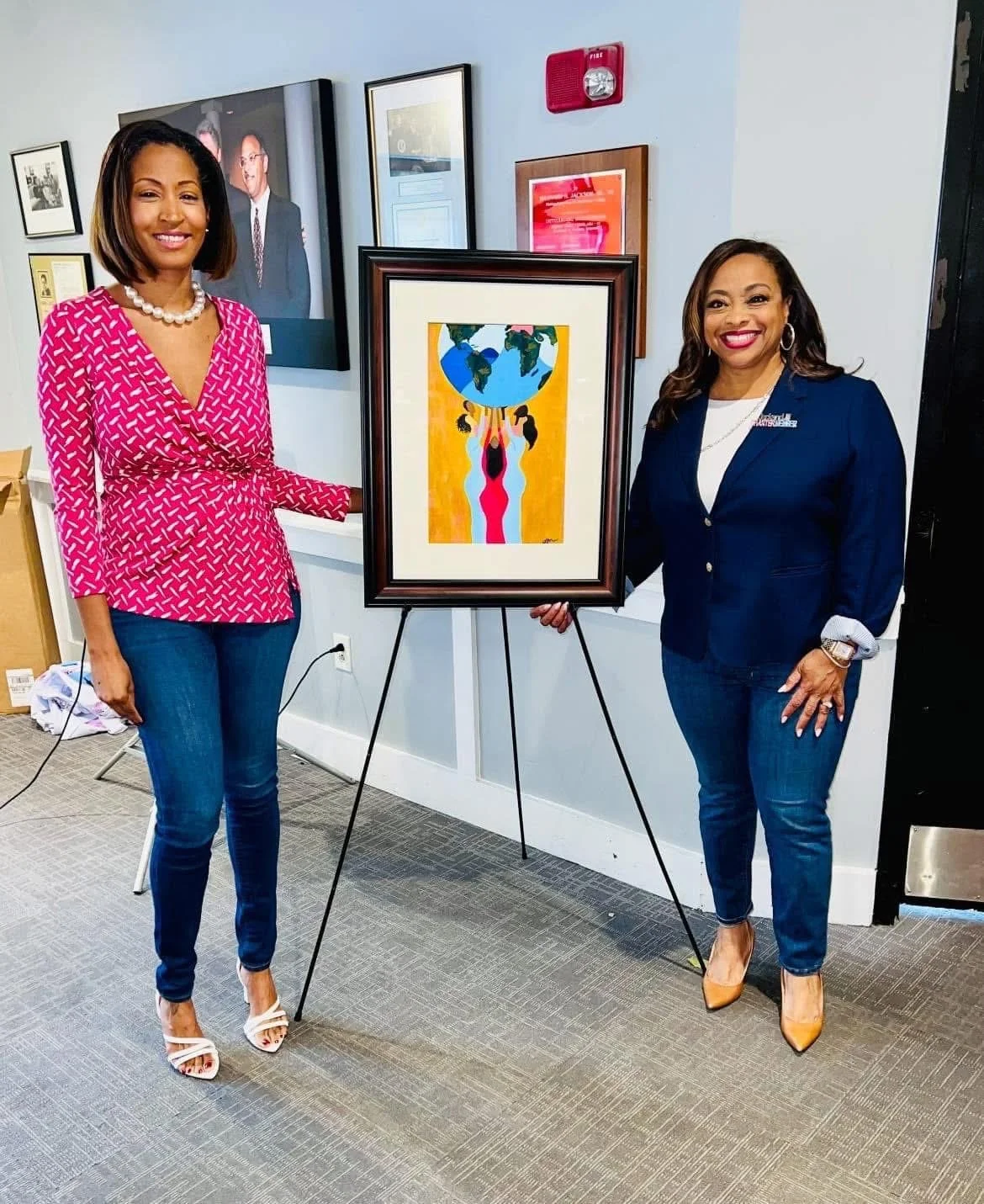 Jack and Jill President Darlene McGhee Whittington at Paschals restaurant in Atlanta receiving commissioned art as a gift from GMAC chapter