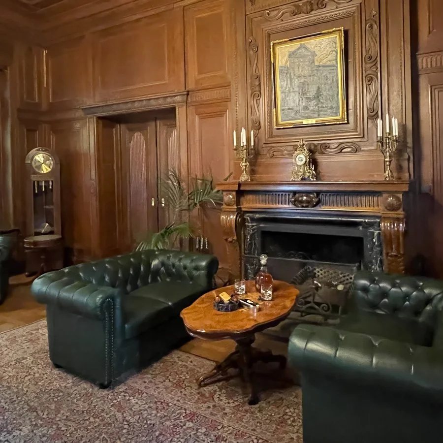 LOBBY-KAMIN-Q.jpg