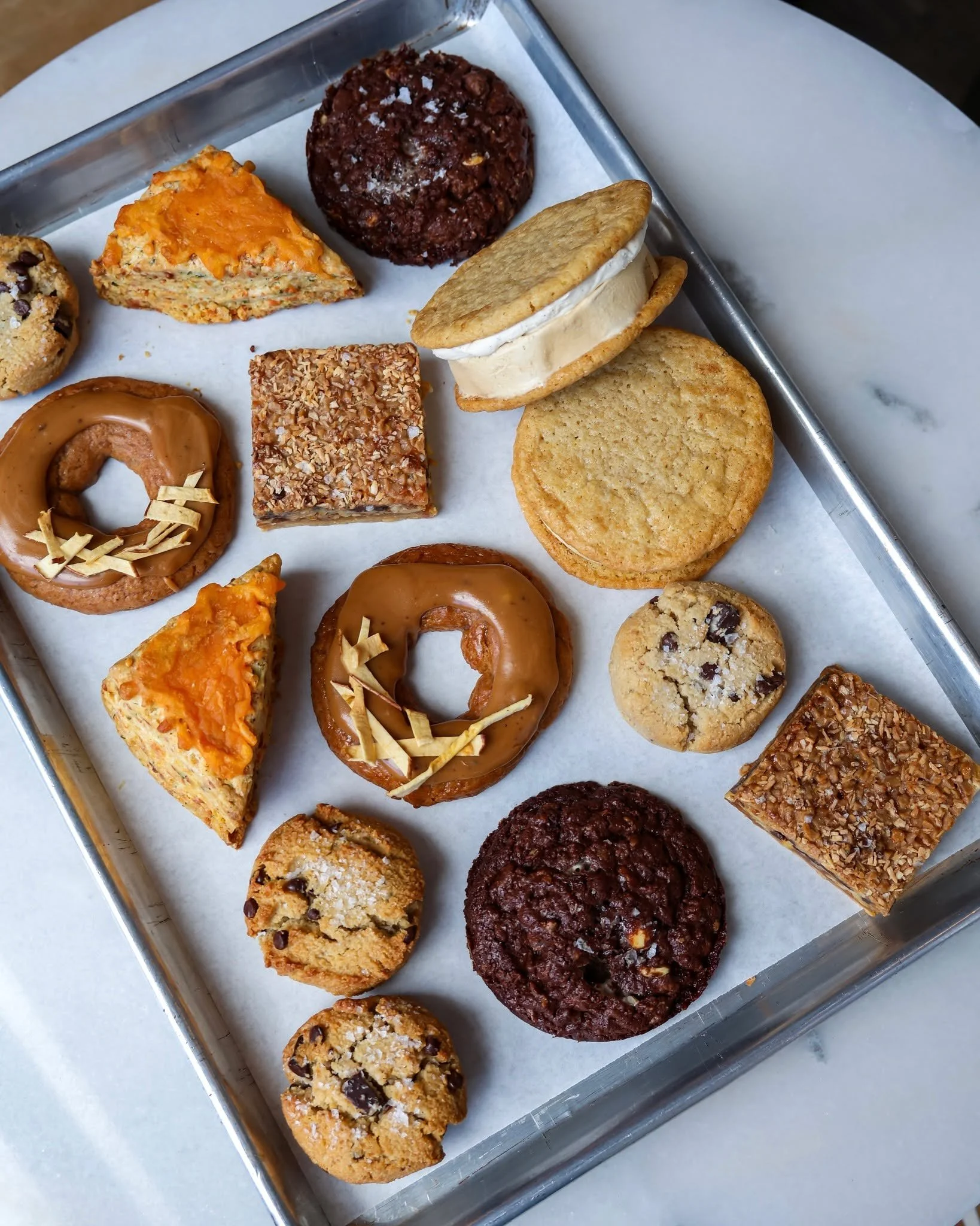 September&rsquo;s lineup is full of cozy, fall flavors:

Apple Caramel Gingerbread Cookie
Pear Almond Speculaas Cake
Guava Cream Cheese Scone
...and more

Which one are you grabbing first?
#thegoodbatch #septemberflavors #fallbaking