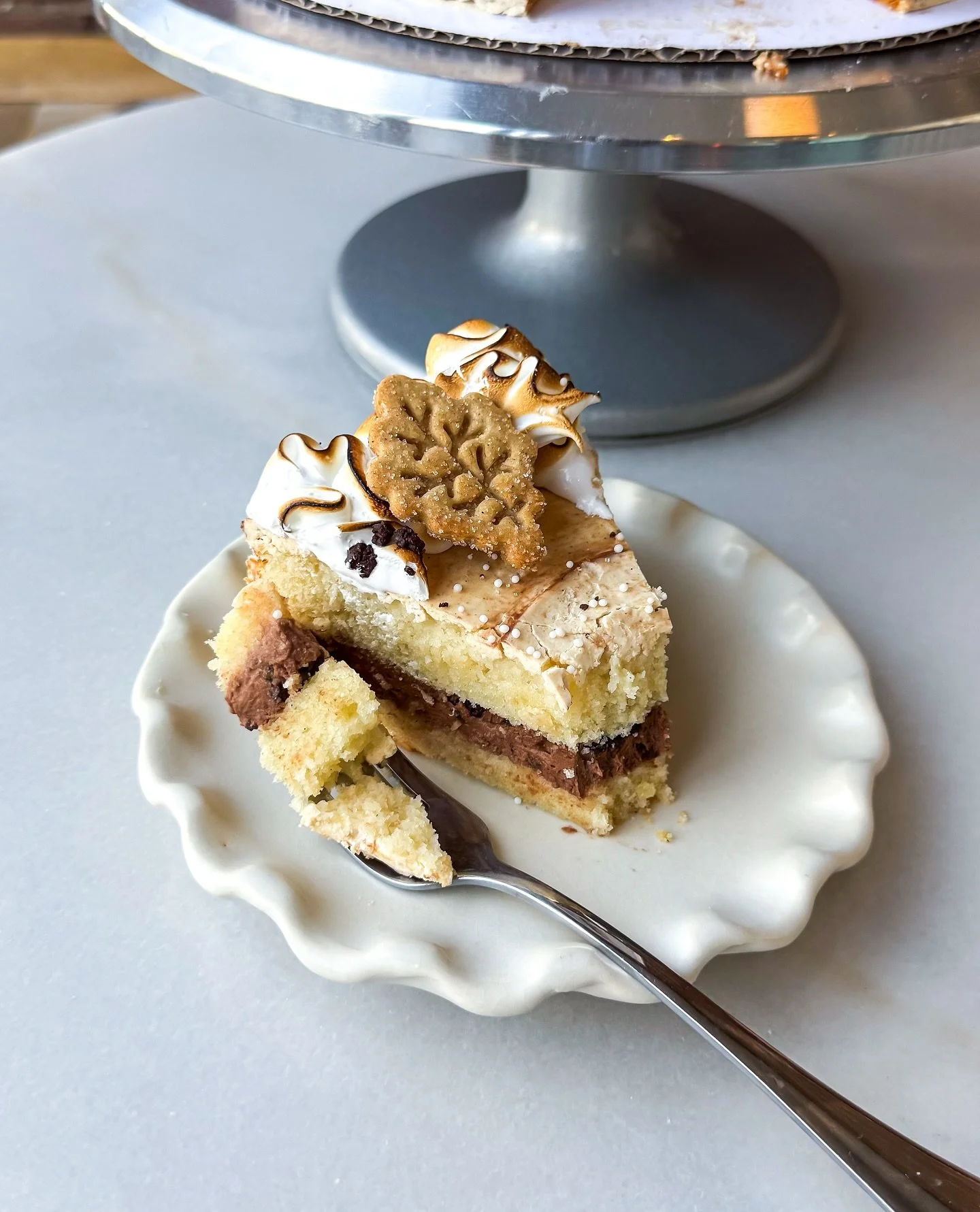 Grab a slice of Bonfire Cake this weekend 🔥

Smoked chocolate, toasted meringue, and graham cracker buttercream swirled around bourbon vanilla cake.

Pre-order from the link in bio, or grab a slice Fri-Sun til we sell out! #thegoodbatch