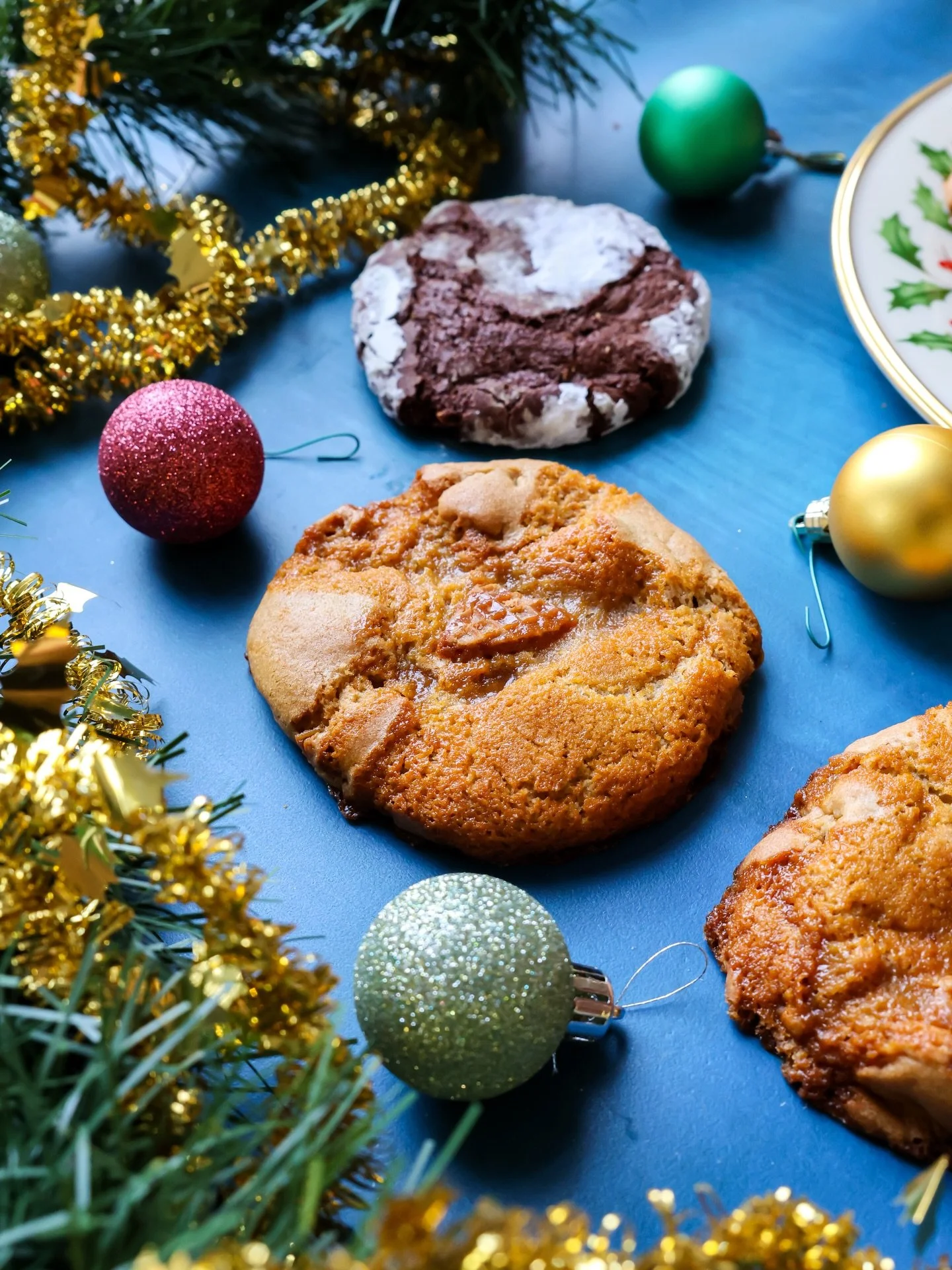 Feeling festive with our Stroopwafel &amp; Hazelnut Crinkle cookies. 🎄🍪

A little caramel, a little fudge, a lot of holiday spirit! #thegoodbatch