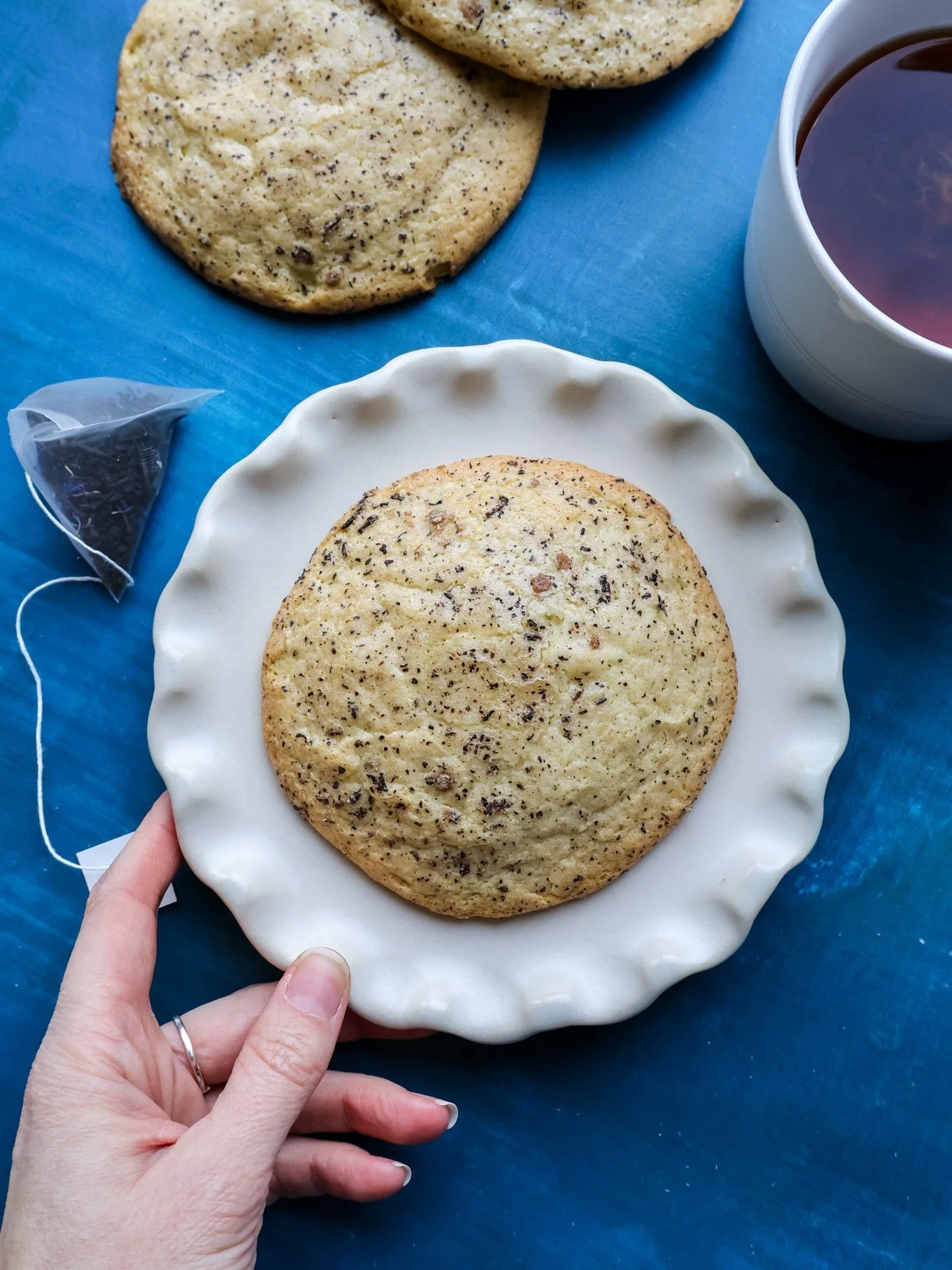 Tea time, but make it a cookie. 🫖
Our London Fog blends Earl Grey into a soft, cozy, cream cheese tea cookie Ideal winter snack. #thegoodbatch #earlgrey