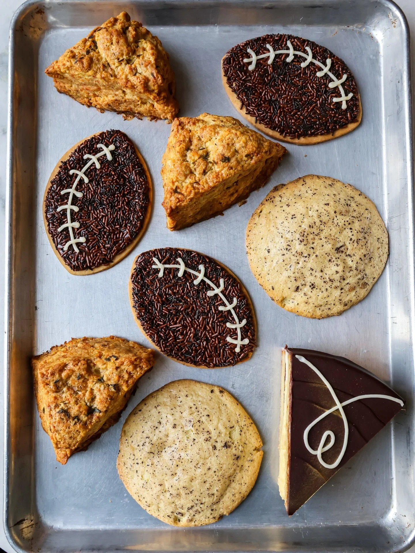 January&rsquo;s lineup is full of cozy favorites. 😌

Special Edition NY Cream Pie
&ldquo;Laces Out&rdquo; Football Cookies
Gouda Thyme Scones
London Fog Cookie

What are you grabbing first? #thegoodbatch