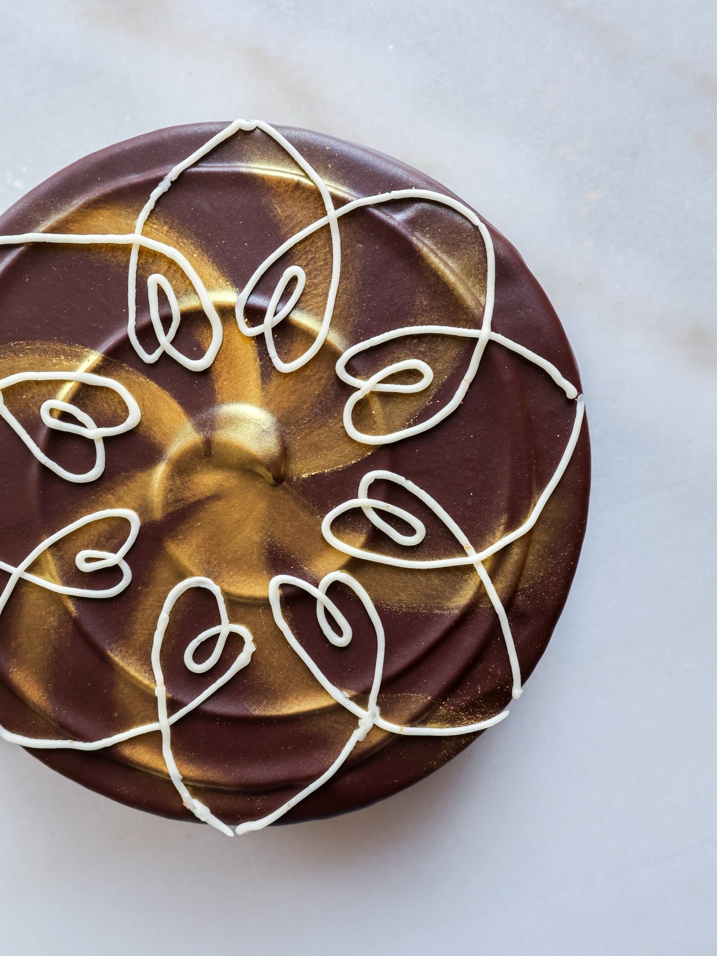 This is your sign to grab a slice before it&rsquo;s gone. ✨
Our Special Edition NY Cream Pie is available by the slice Friday&ndash;Sunday til we sell out... and it always does 😉 see you this wknd and happy #NationalPieDay! #thegoodbatch