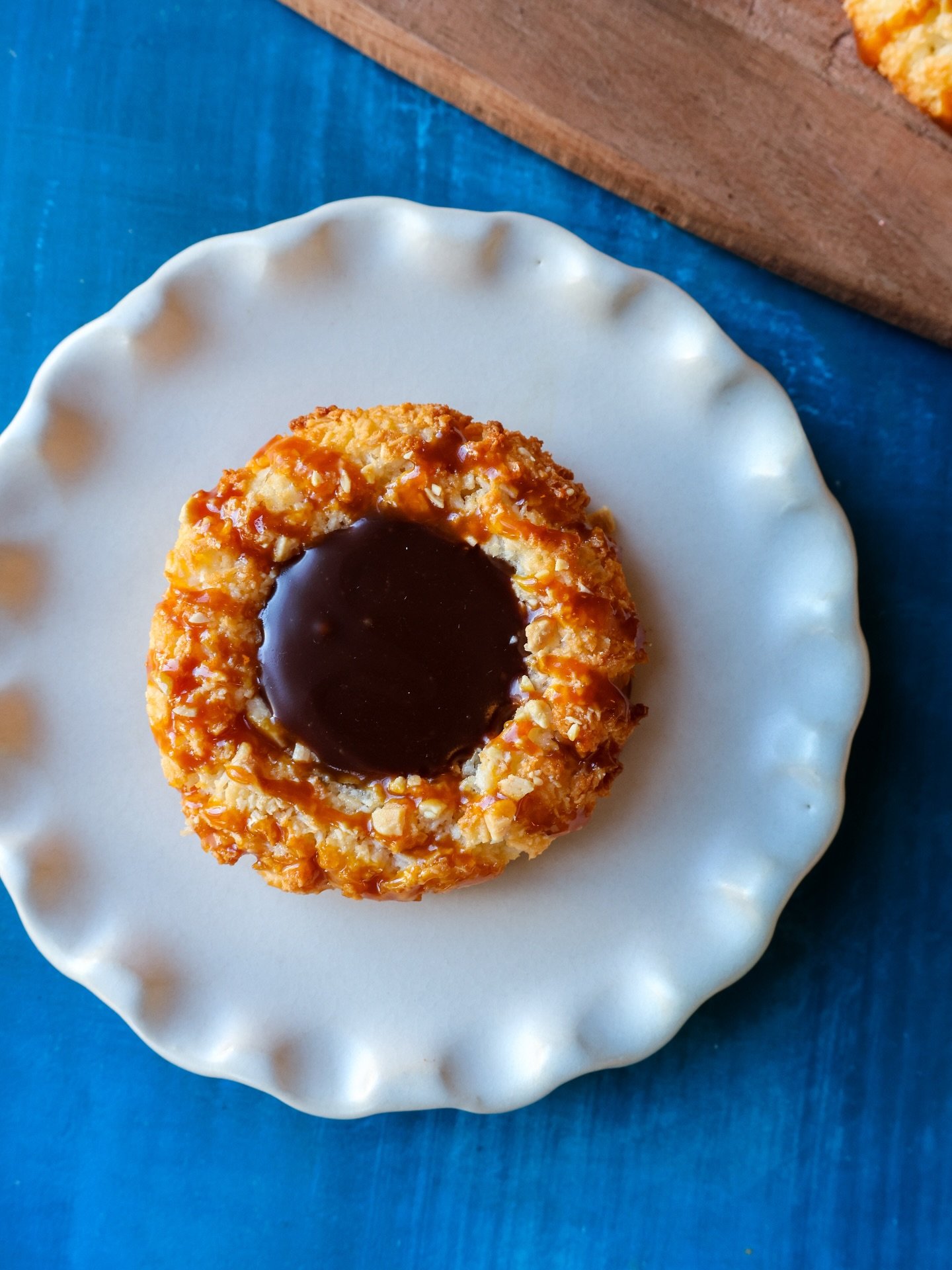 Just another Macaroon Monday 🥥✨ Last week for the Coconut Almond Macaroon. Toasty, chewy, and naturally gluten-free, too! #thegoodbatch