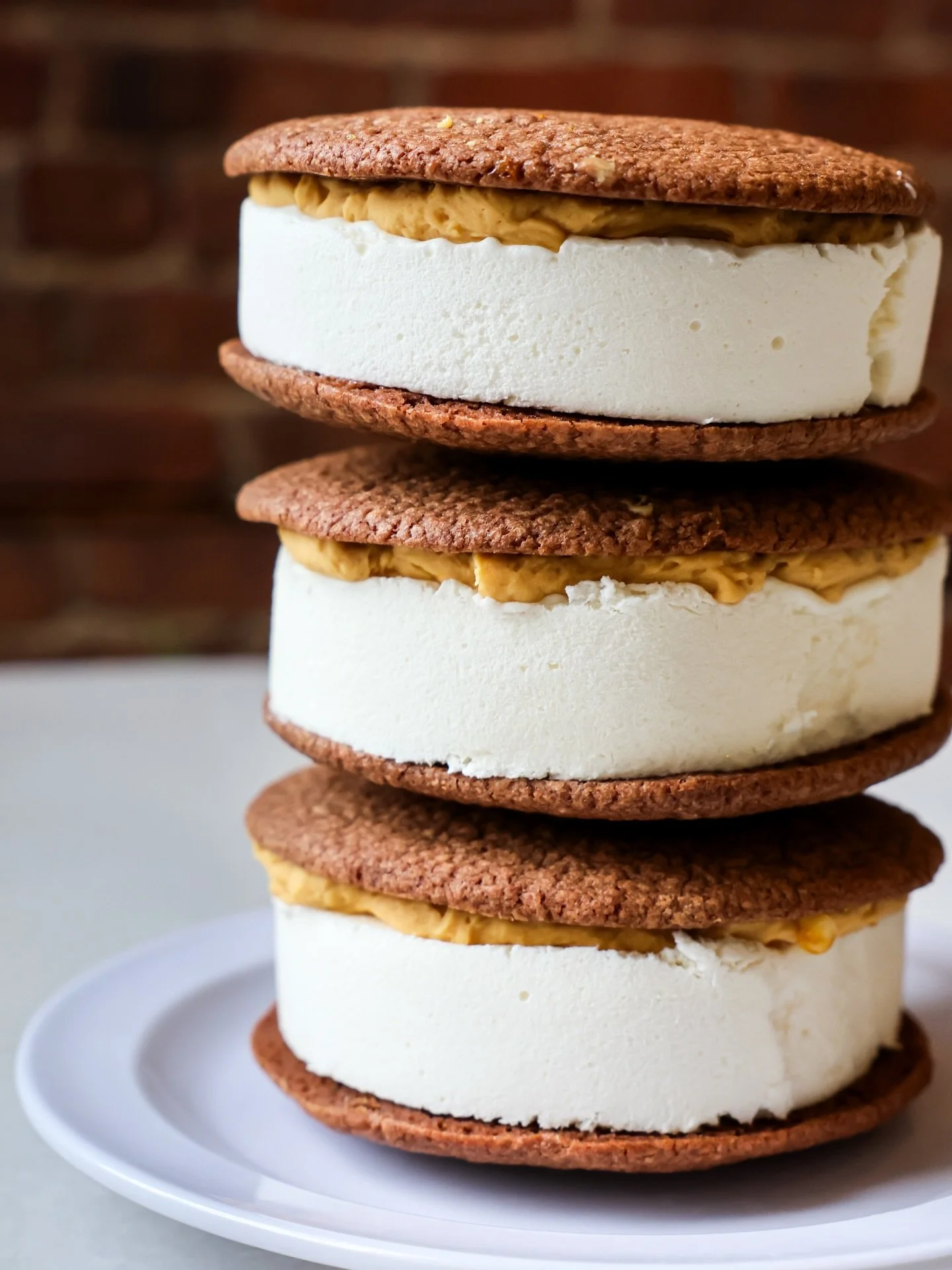 Chocolate lovers, this one&rsquo;s for you. 🍫✨ Our Brownie Caramel Crunch Ice Cream Sandwich stacks chewy chocolate cookies with vanilla ice cream, caramel buttercream, and homemade caramel honeycomb candy.

Available through April (and coming to @s