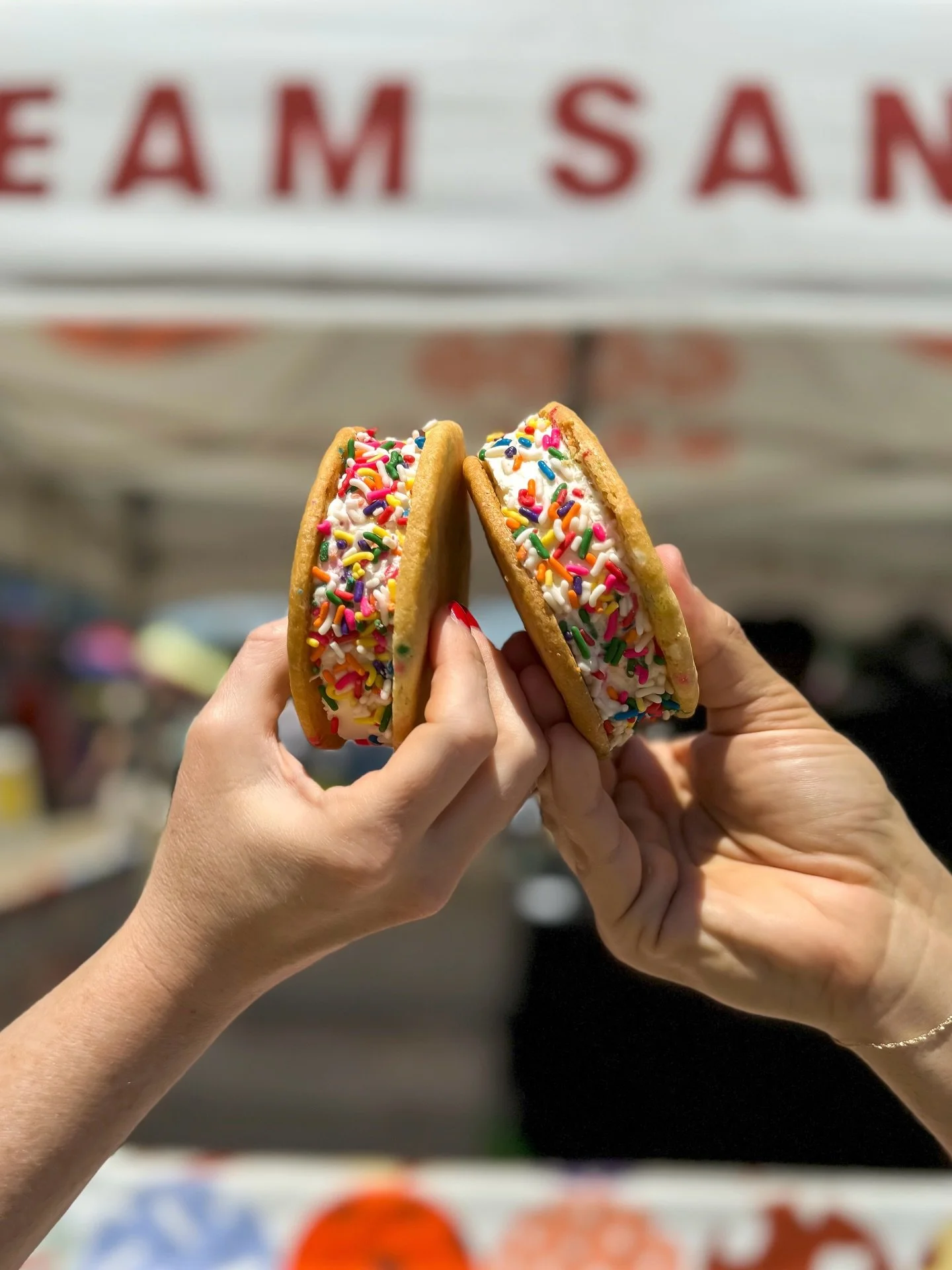 We&rsquo;re back, baby. 🙌🍦The Good Batch is returning to @smorgasburg this season, serving up ice cream sandwiches in Williamsburg + Prospect Park every weekend.

Come find us, grab a sandwich, and cheers to warmer days ahead. 🌞 #thegoodbatch #smo