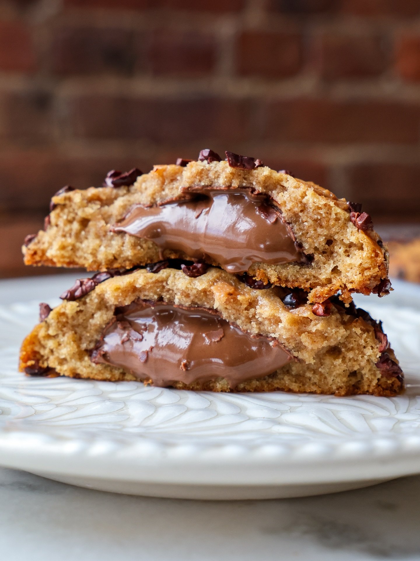 No words needed. But...our Nutellagraham Cookie is filled with gooey Nutella and finished with a little cocoa nib crunch. Proceed accordingly. 🤎🧡

#thegoodbatch

📸: @themisfitcreatives