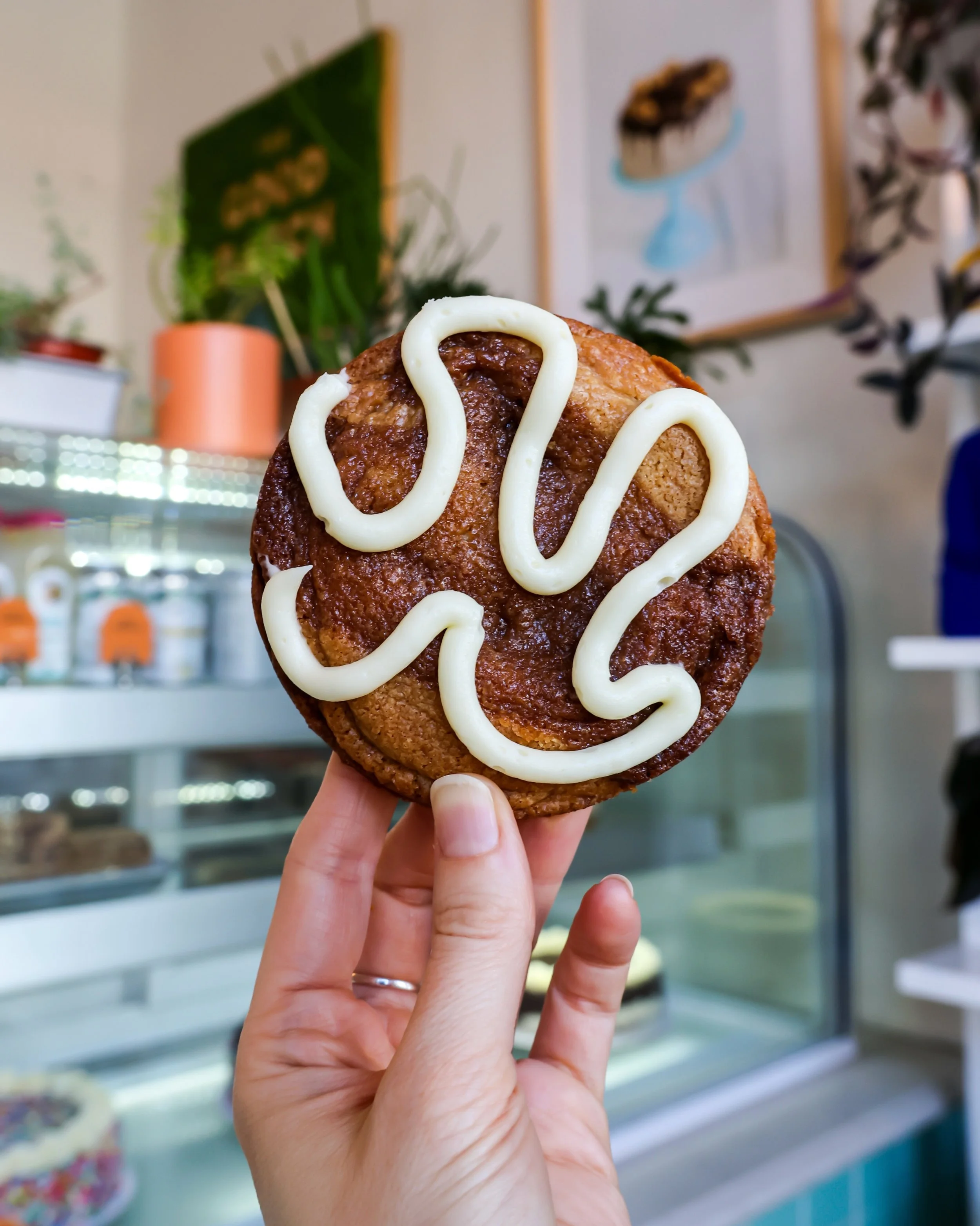 So good, we had to add it to the regular menu. 🤩 Our Cinnabun cookie features swirled sourdough and brown sugar cinnamon cookie dough, finished with a tangy cream cheese frosting. Available daily at our shop in Clinton Hill! #thegoodbatch