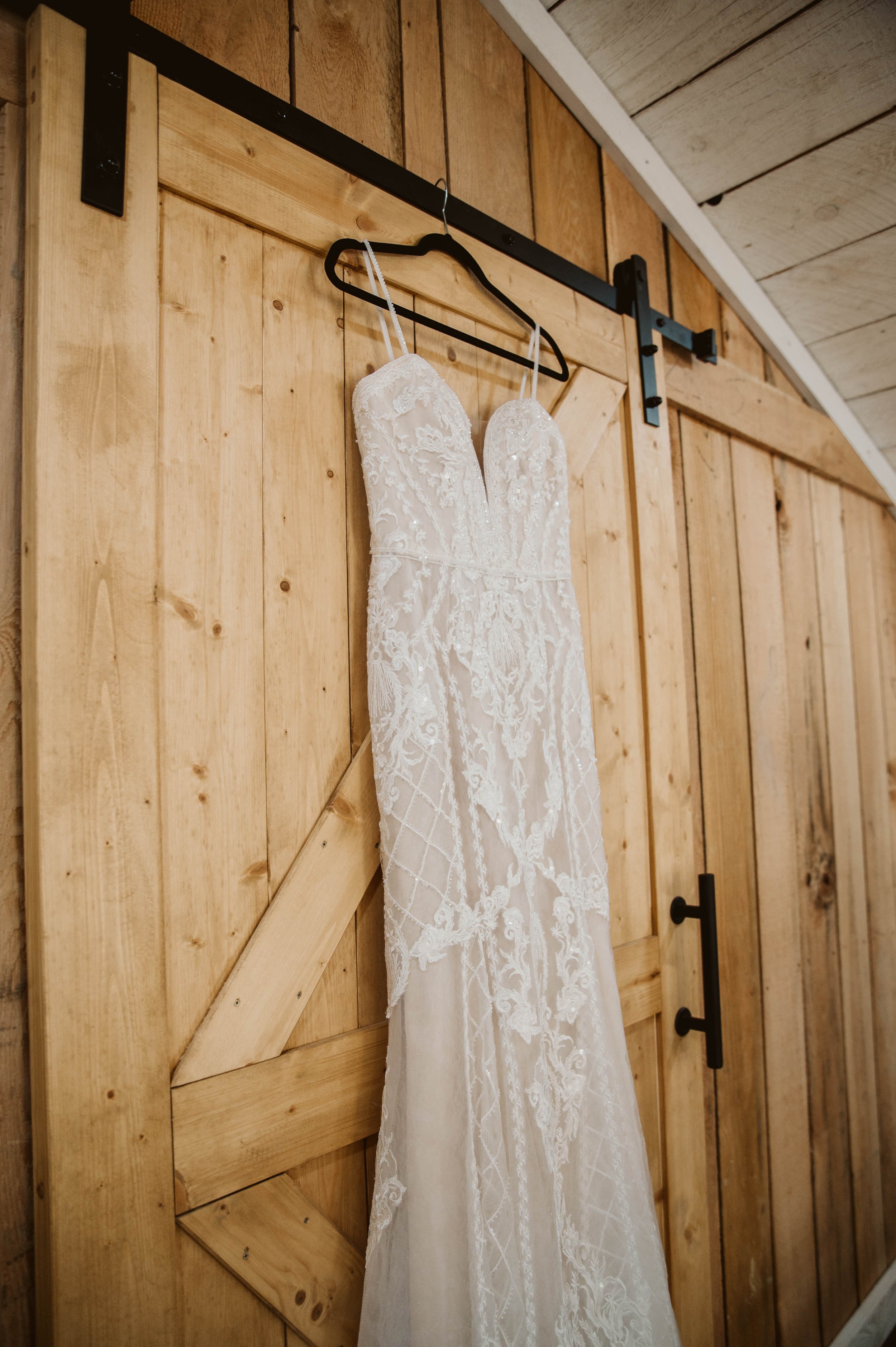 WV+Wedding+Photographer+_+West+Virginia+Wedding+Photographer+_+Stone+House+Lavender+Wedding+Photos+_+Fairmont,+WV+Photographer+_+Courtni+&+Dylan (4).jpeg