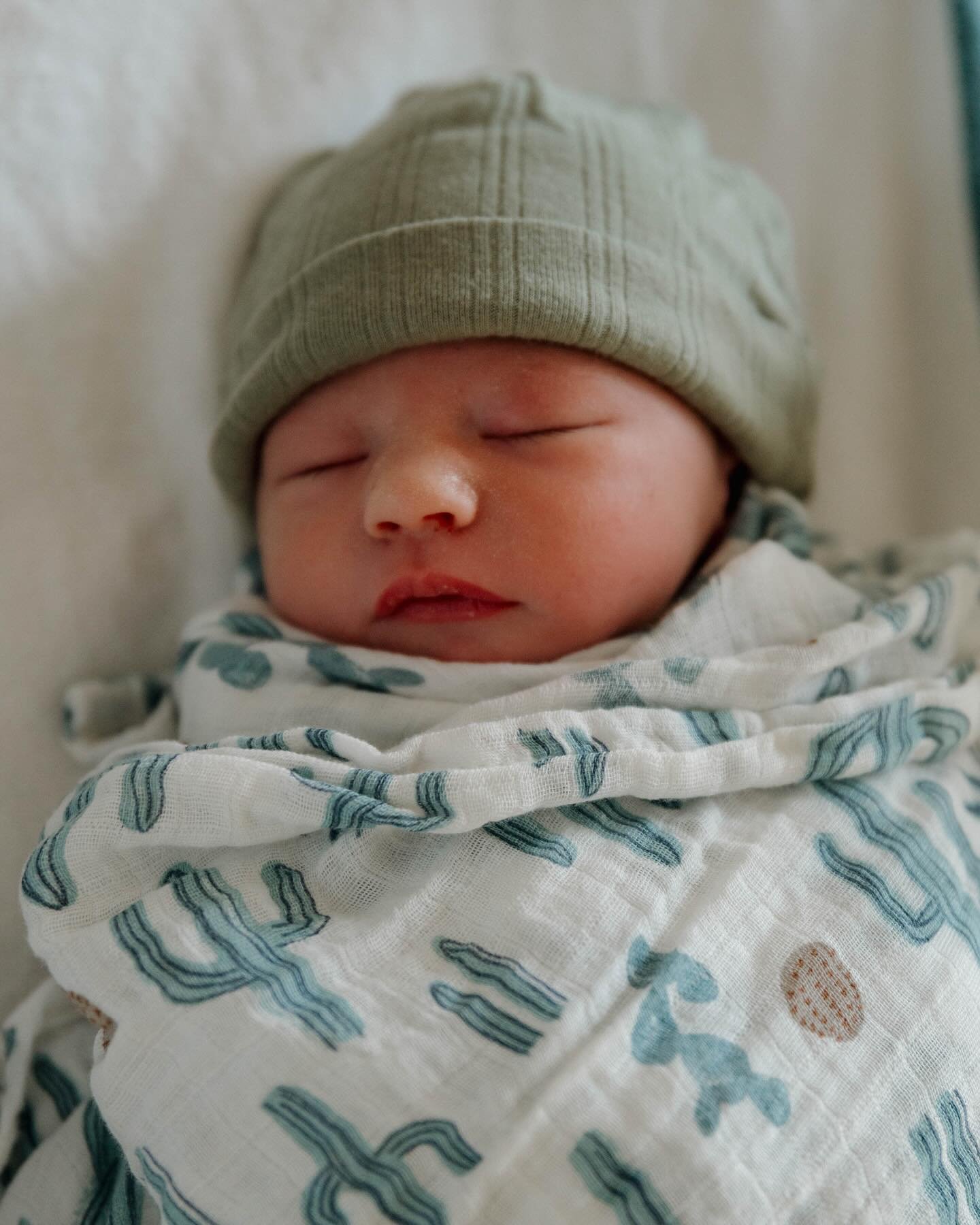 Jonah David Fox 🩵
We welcomed our little boy earth side on 10/28/24 just three weeks ahead of schedule and at 6lbs 2oz.
