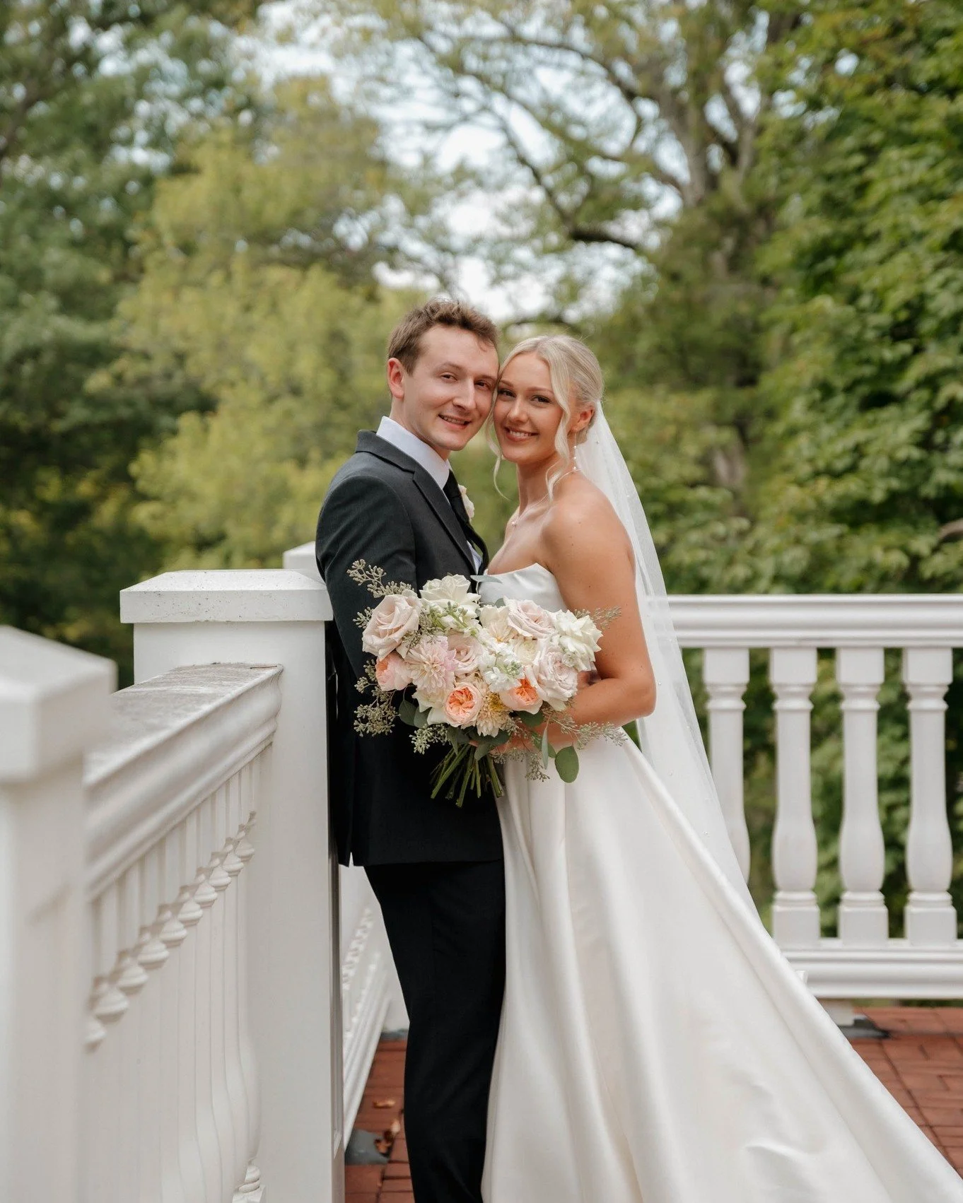 One year ago ✨ Happy Anniversary you two!!

Venue: @thegainesestate 
Photography: @wvmeganfox 
Florals: @cottagewayfloralsandevents 
Hair: @wvweddingstyles 
Entertainment: @playdjej