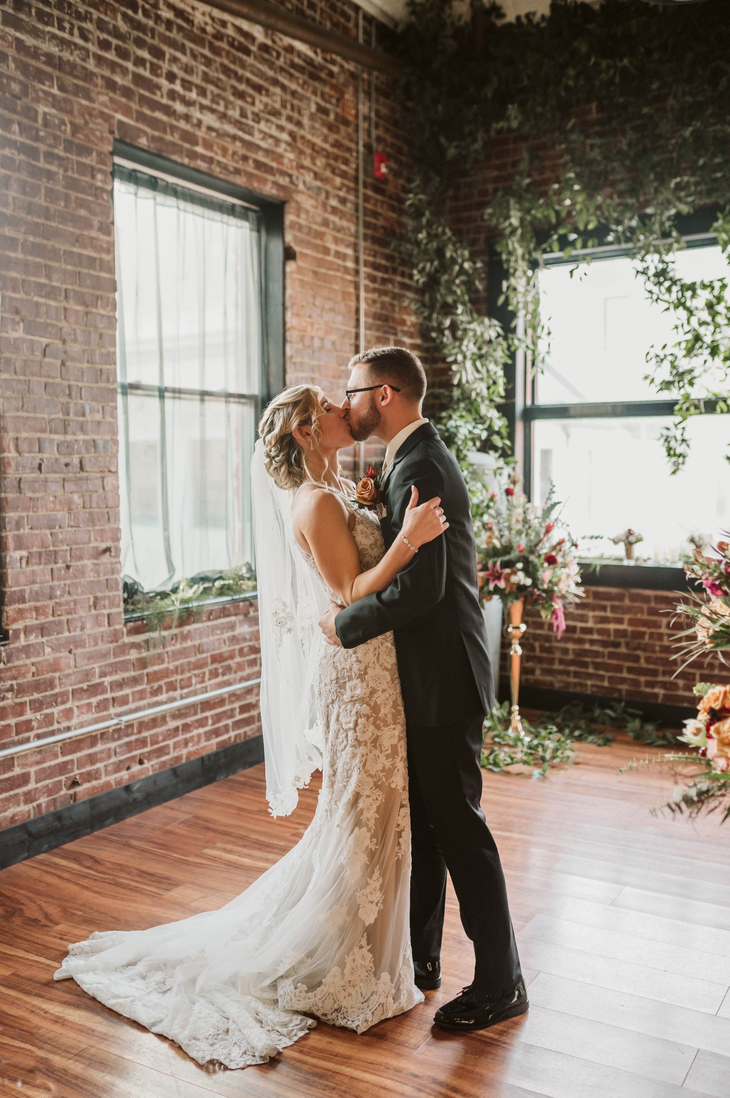 Hale+Street+Center+Wedding+Photos+_+Charleston,+WV+Photographer+_+WV+Wedding+Photographer+_+Megan+Tabelon+Photography (30).jpeg