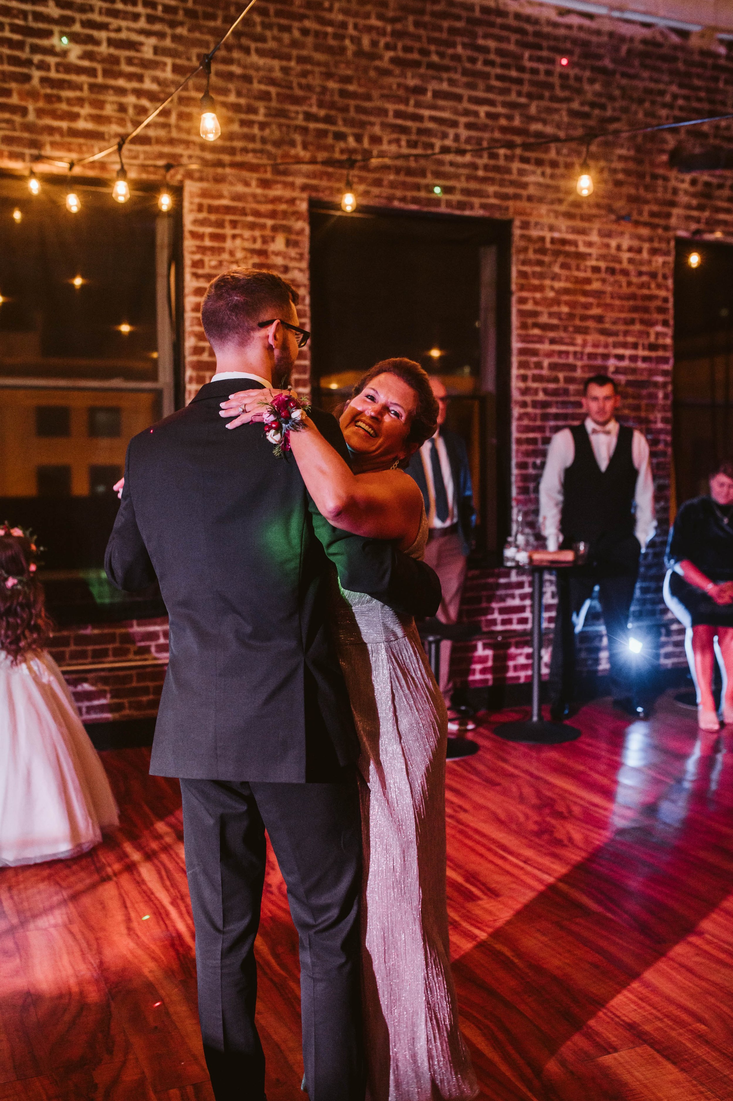 Hale+Street+Center+Wedding+Photos+_+Charleston,+WV+Photographer+_+WV+Wedding+Photographer+_+Megan+Tabelon+Photography (60).jpeg
