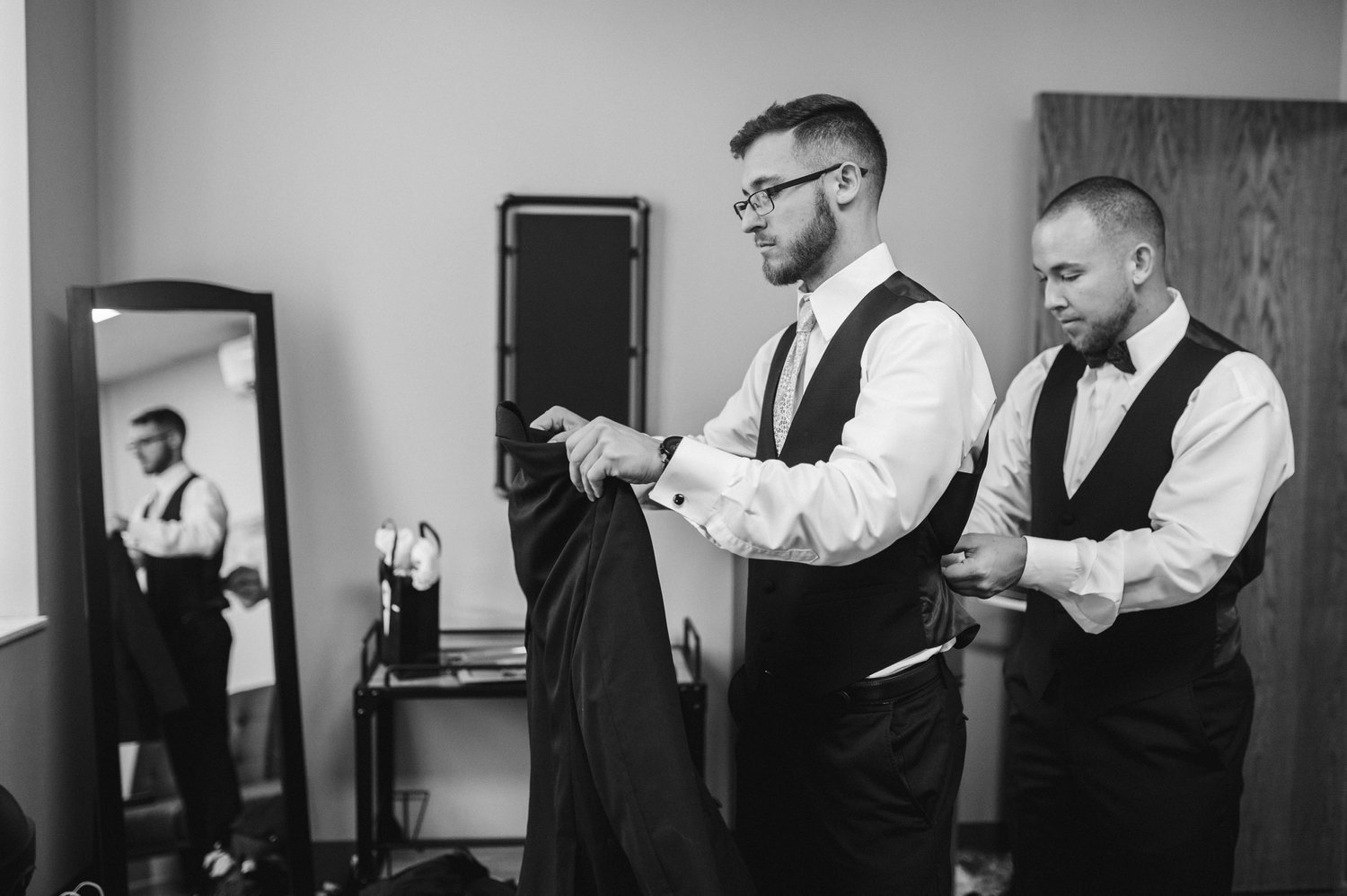 Hale+Street+Center+Wedding+Photos+_+Charleston,+WV+Photographer+_+WV+Wedding+Photographer+_+Megan+Tabelon+Photography (7).jpeg