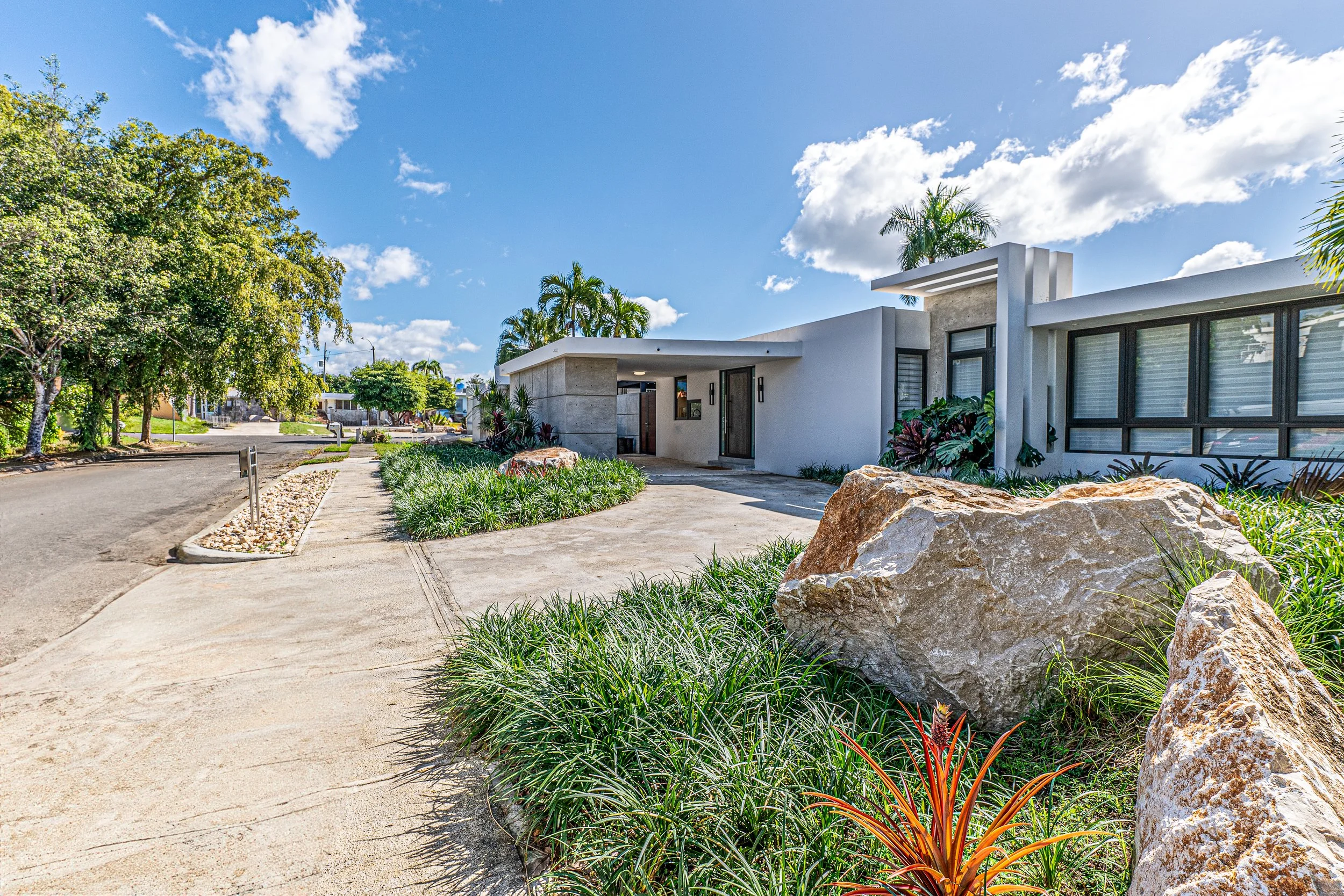 exterior facade remodel designed by vampio design inc in ponce, pr.jpg