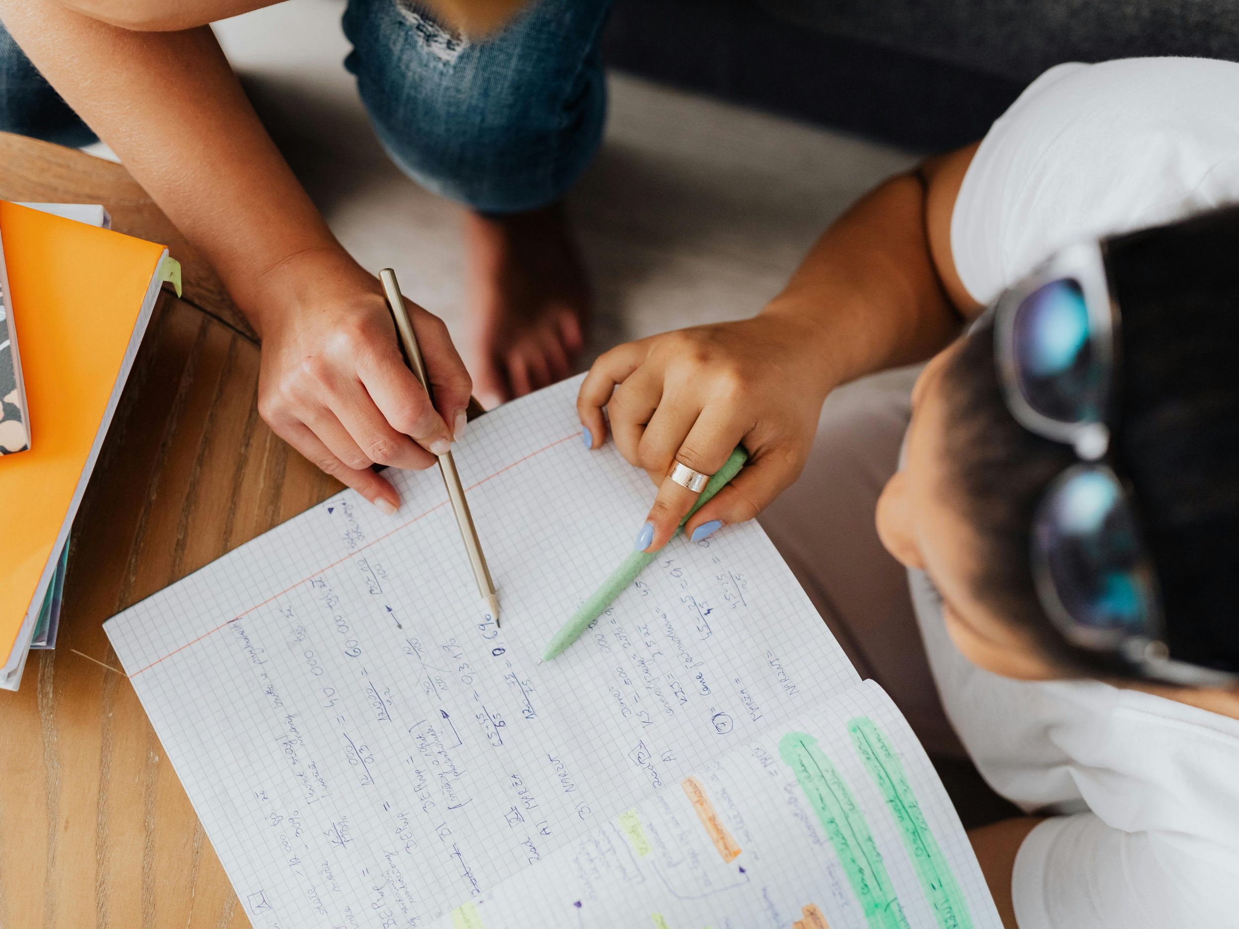 8 Completely Free Homeschool Curriculums (Because Homeschooling Doesn’t Need to Break the Bank)