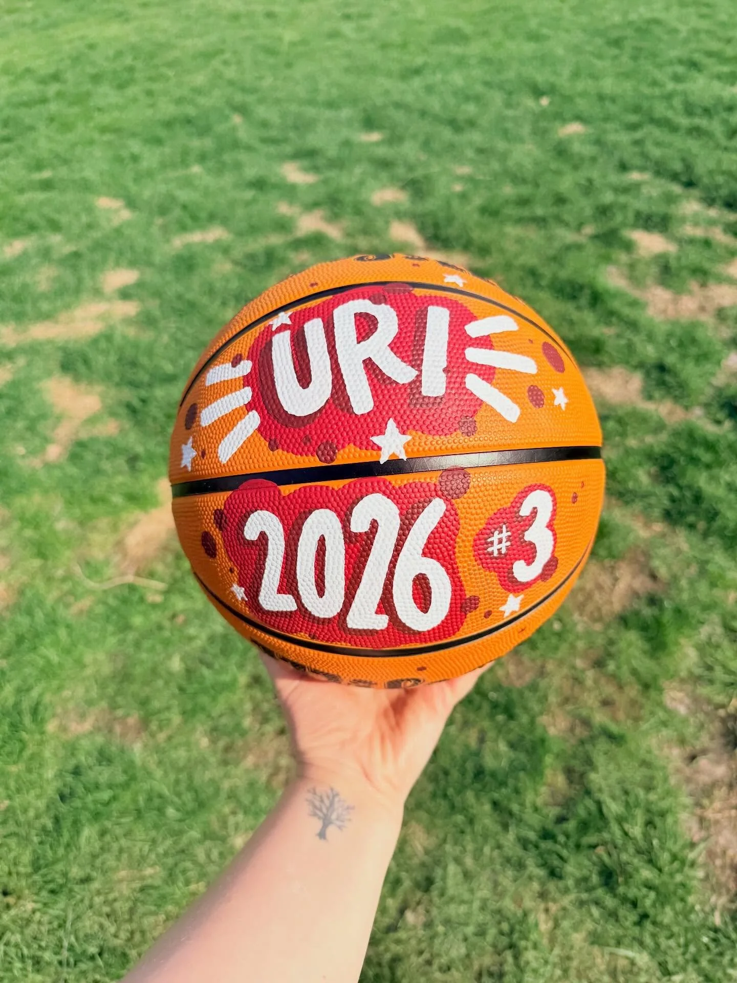NEW PRODUCT ALERT: custom, hand painted balls! 🏀⚽️🥎⚾️🏈🏐

This is the perfect gift for any athlete, but especially as a graduation gift for your senior! 

Starting at $50 for one side. 🎨 Does not include the price of the ball. 

DM me to order yo