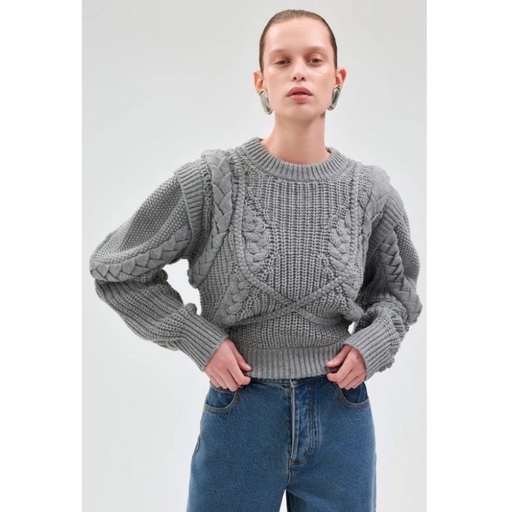 feelin' the weather? #sweaterweather #cozy #knitwear #cable #textures #knitwit #knitwithlove #essencestudiotextiles