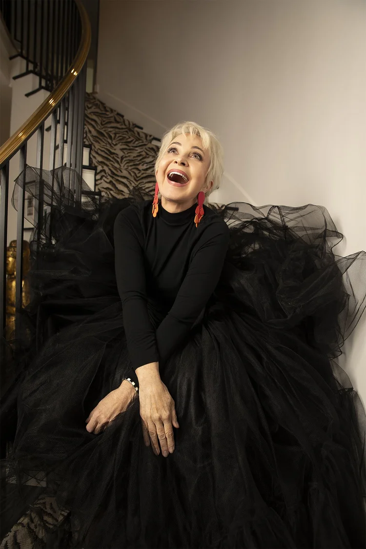 About — Annie Potts