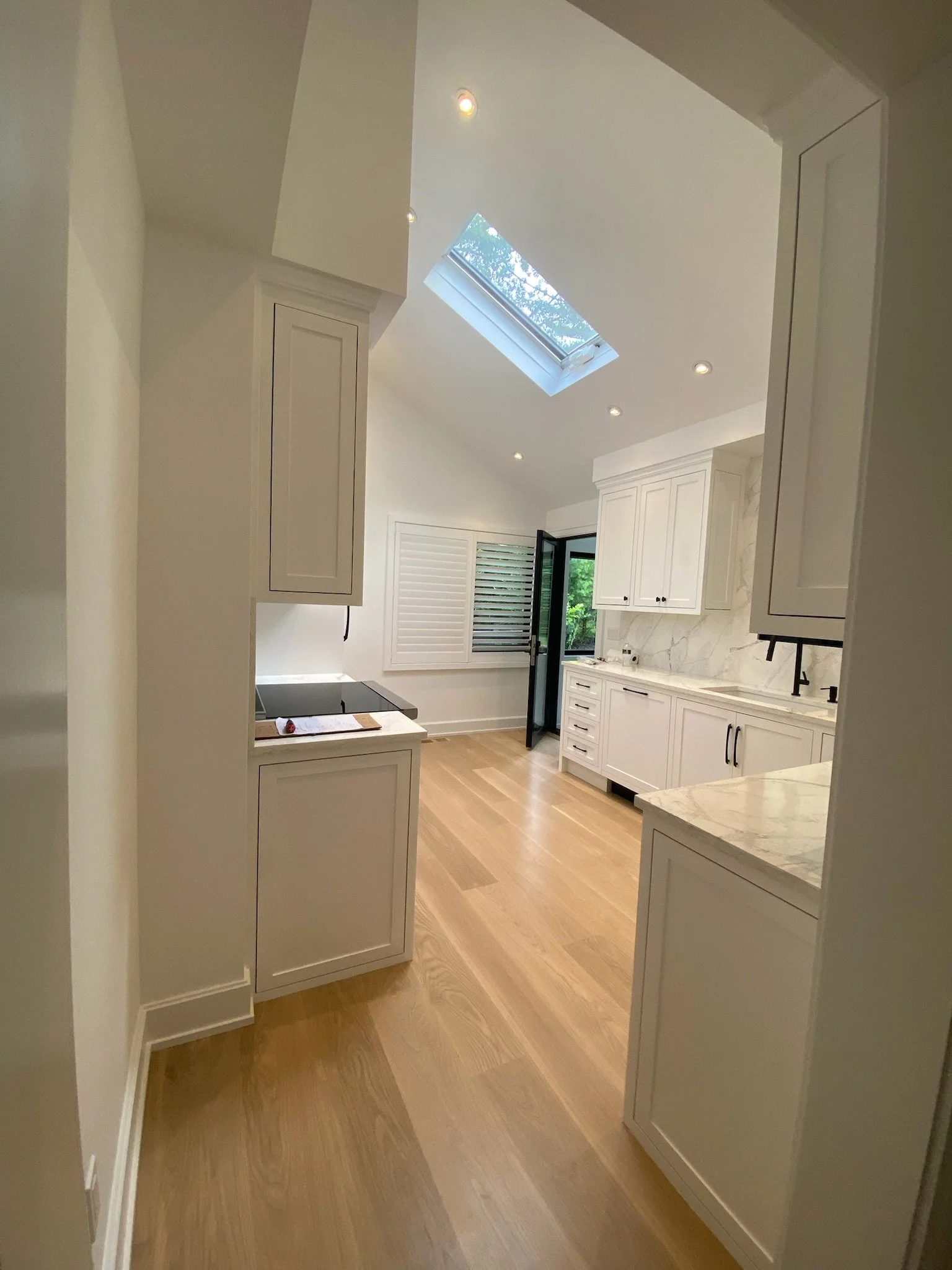 B. Kitchen entrance.JPG