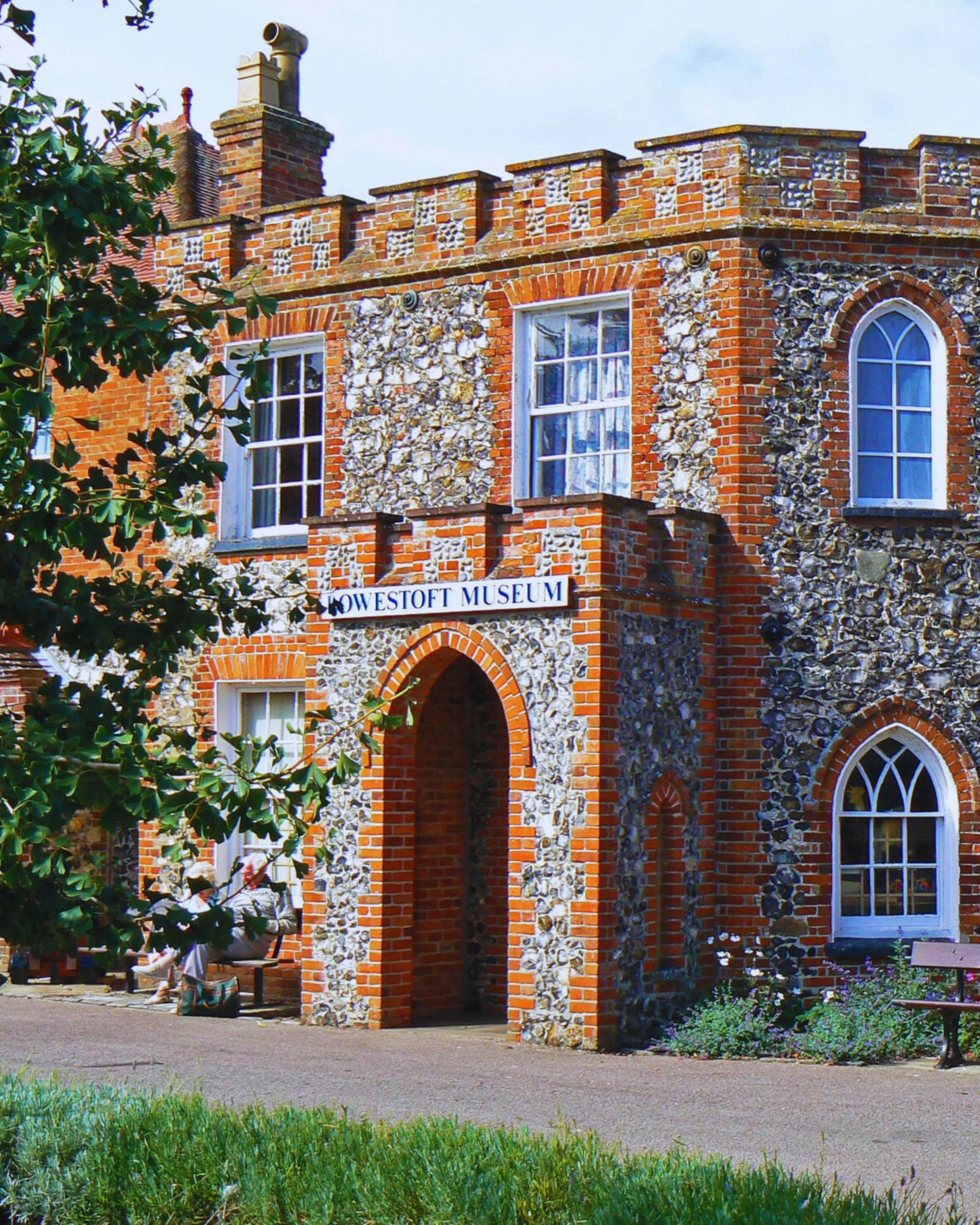 photo of lowestoft museum in sunshine