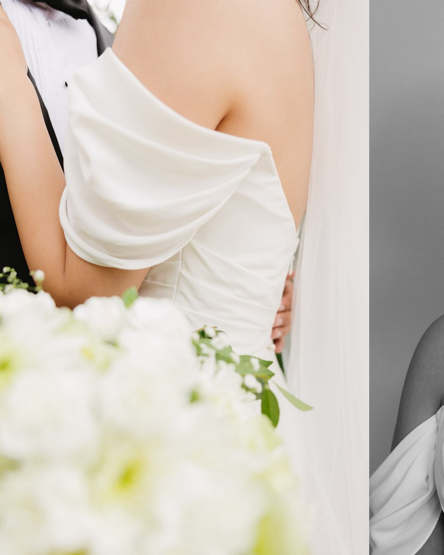 A moment for the bride to shine! ✨🫶🏾🥂🍾 Our beautiful bride rocked her perfect wedding dress and we can't get enough! 😍

Venue: @cieloatcastlepines 
Hair Stylist: @allysbeautybar7 
Makeup Artist: @allysbeautybar7
Wedding Dress Designer: Luv Brida