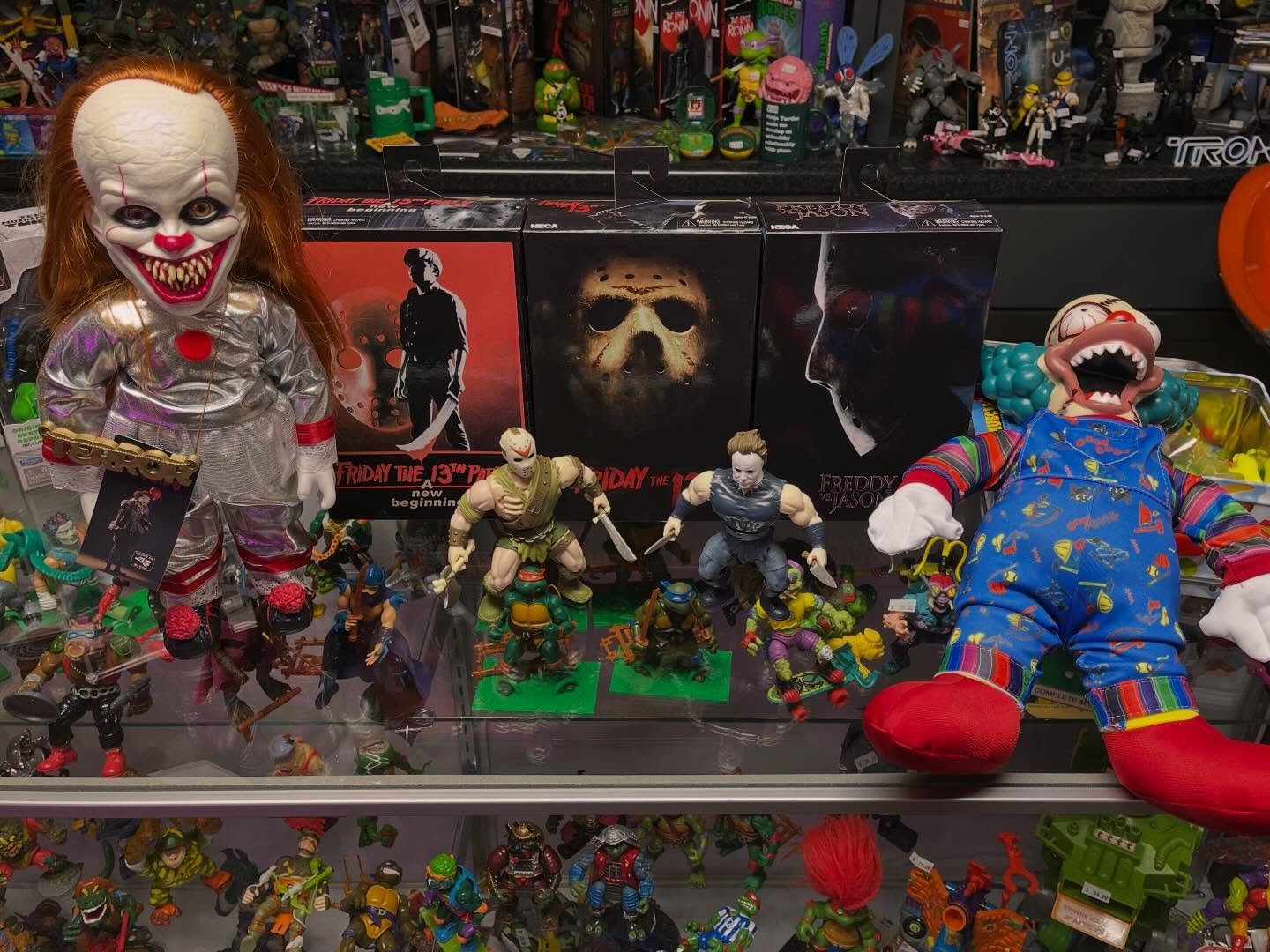 Sure, it may be the hollyest jollyest time of the year, but it&rsquo;s always spooky szn. New horror toys have arrived! Stop in a gift one to yourself or your favorite horror fanatic. 

#thrillsville618 #edwardsville #holidayszn #holidays #smallbusin