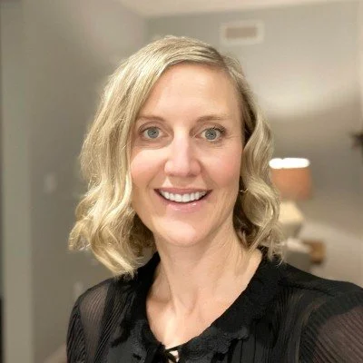 Headshot- Carrie Baatje.jpg