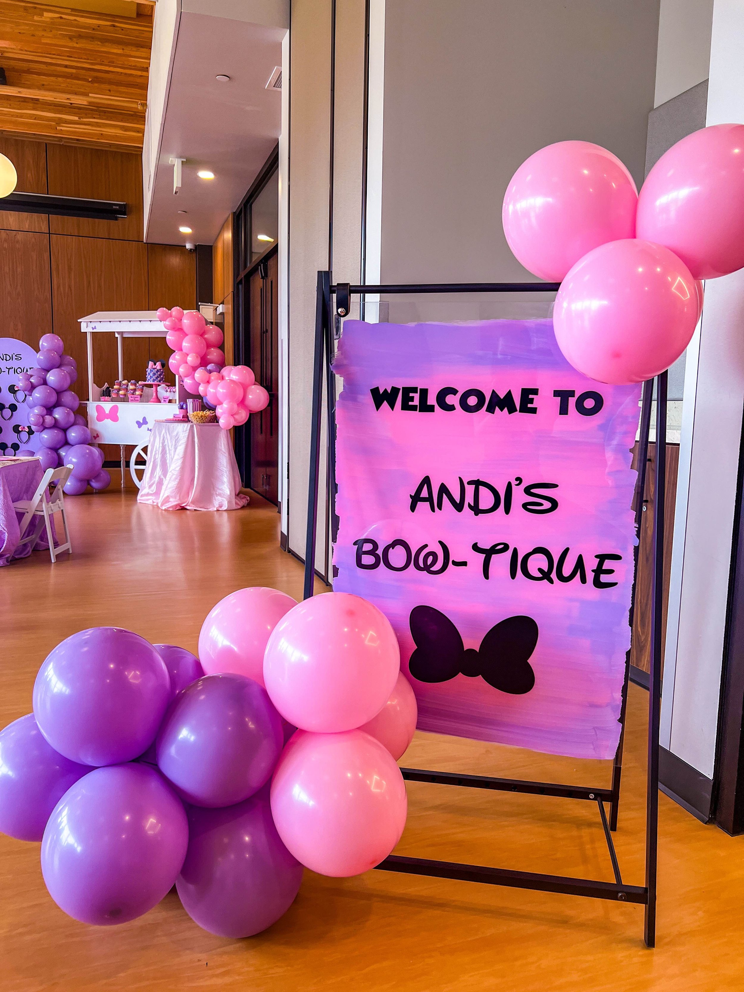 Seattle-Kids-Party-Minnies-Bowtique-minnie-mouse-modern-events-welcome-sign.jpeg