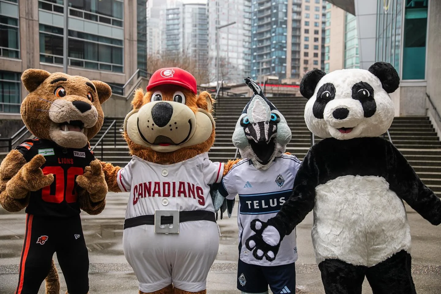 A fun day filming with WWF and Vancouver&rsquo;s finest mascots a few weeks ago, all in support of the inspiring Climb for Nature event, taking place at BC Place next month 🏃&zwj;♂️🐼
.
.
.
.
.
.
#wwf #panda #charity #bcplace #run #mascots #whitecap