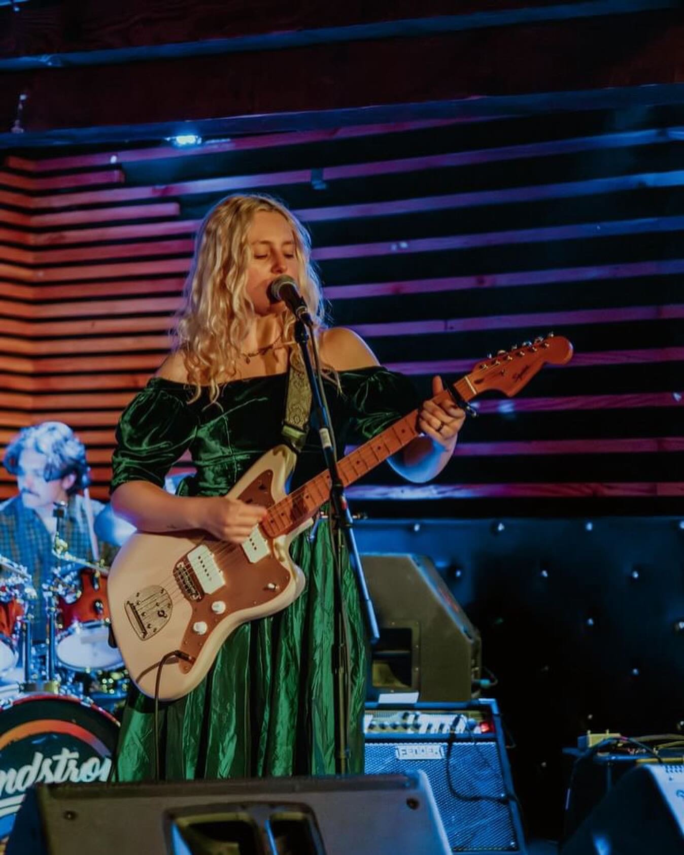 From our show last weekend at the Sunset :) Summer has been so sweet. 
. 
Photo by @kaitlyngadbowphoto