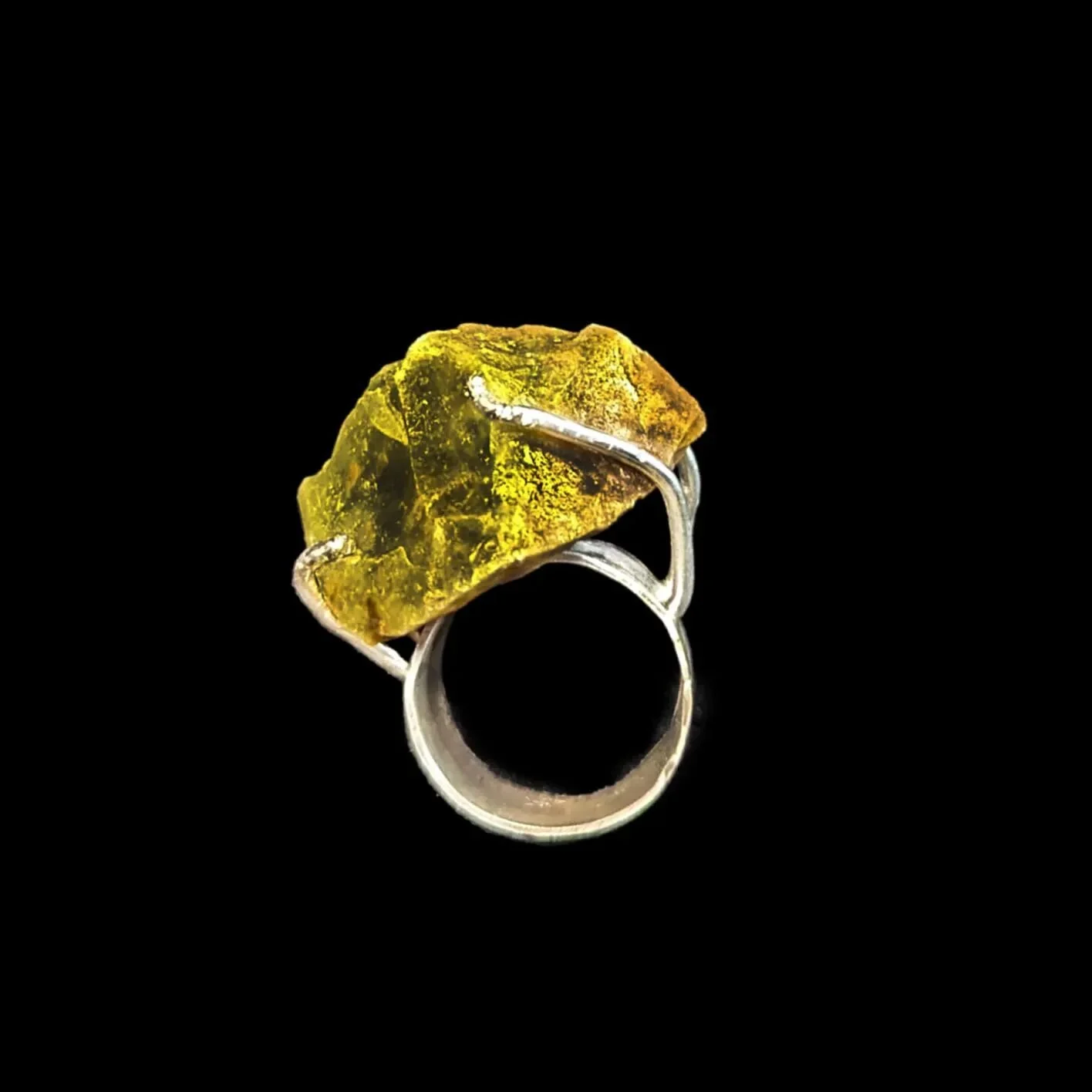GREEN EYED 👁️💚 MONSTER
[RAW GREEN OPAL]
.
.
.
.
.
.
.
.
.
.
.
.
#rickowens #jewellery #pyrite #sterlingsilverjewelry #contemporaryjewellery #artisan #metalsmith #anndemeulemeester #brutalist #brutal #statementring #sculpturaljewelry
#sculpture #con