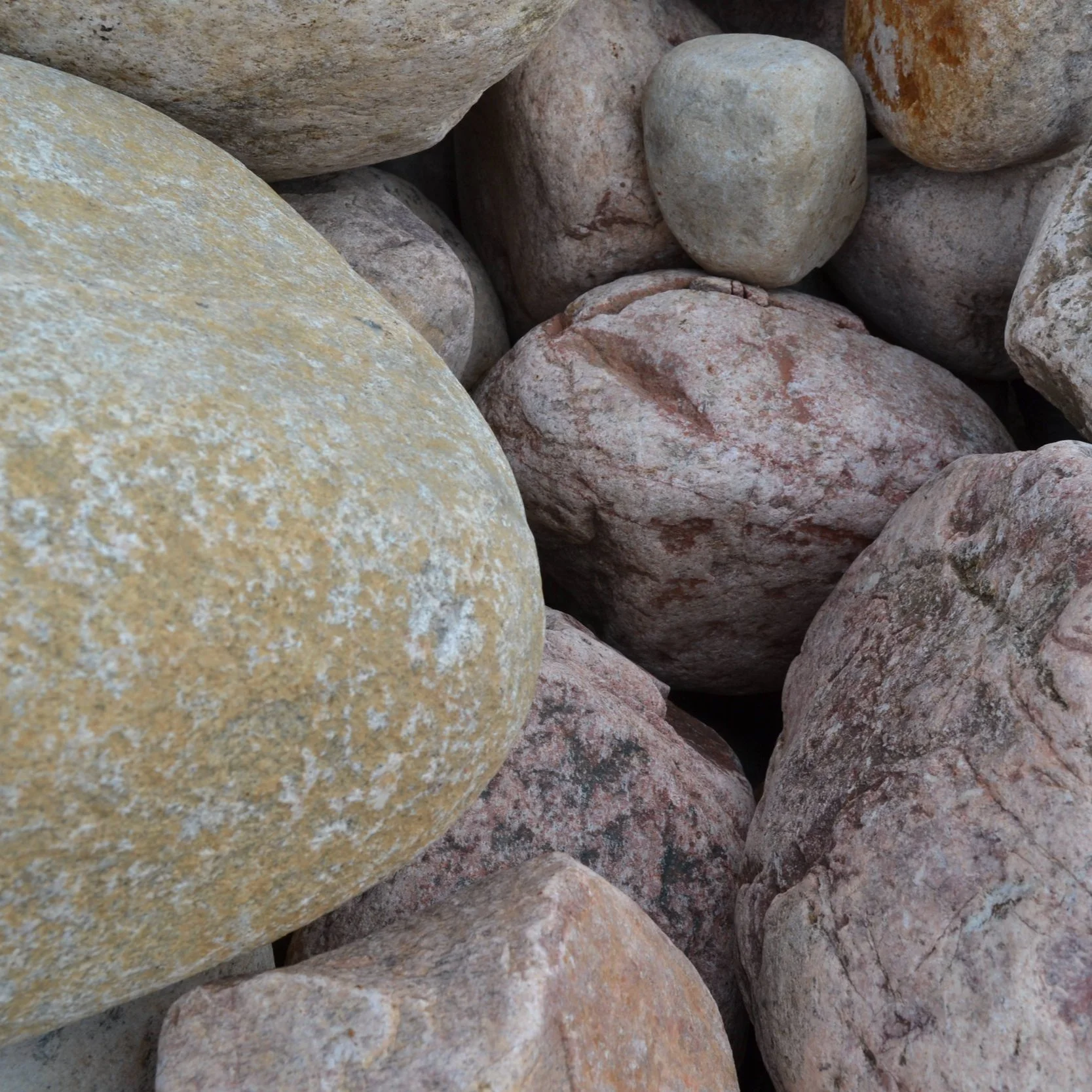 Origins_DecorativeStone_GraniteBoulders+4.jpg
